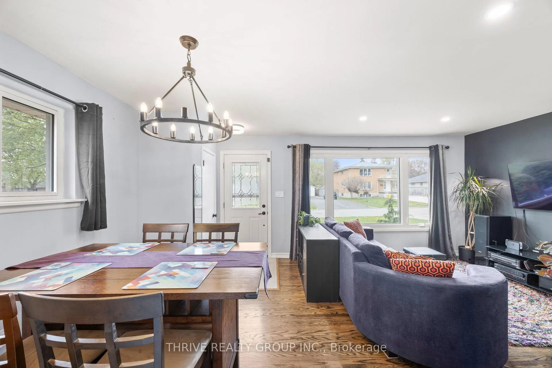 Photo 4 of 219 Burnside Drive, London, East I — HOMEH