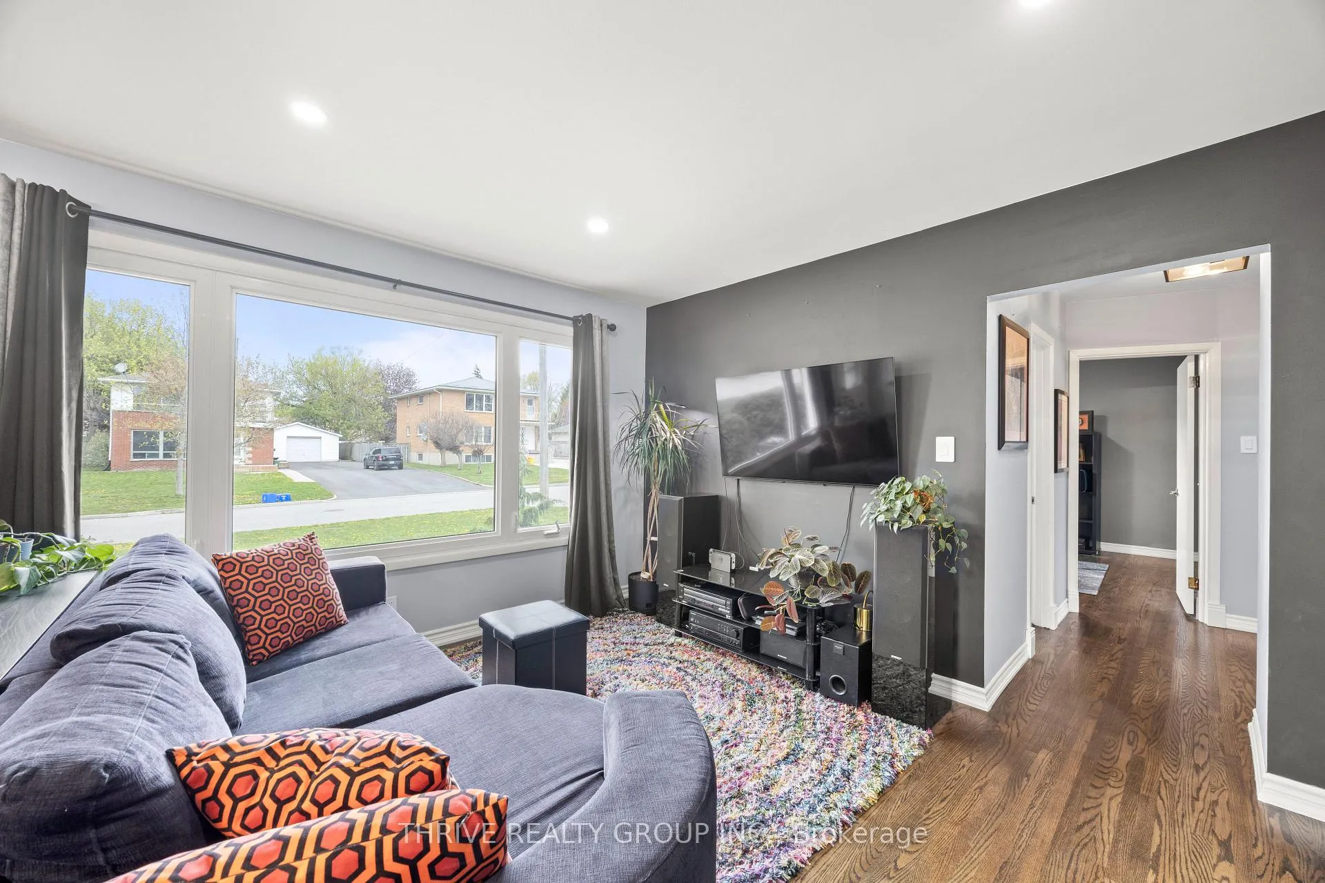 Photo 5 of 219 Burnside Drive, London, East I — HOMEH