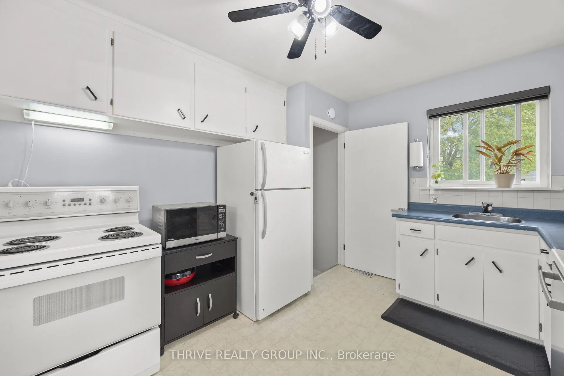 Photo 9 of 219 Burnside Drive, London, East I — HOMEH