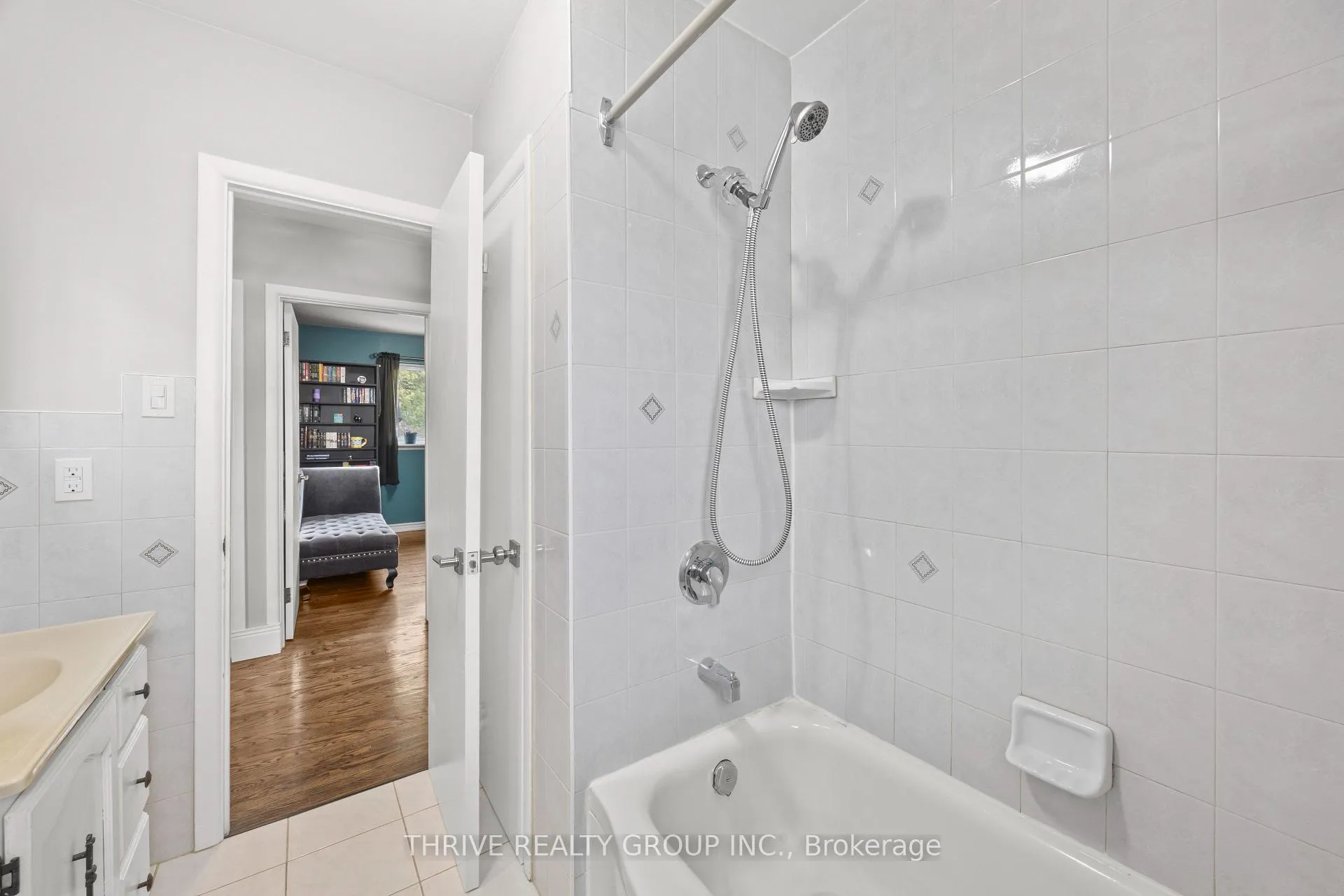 Photo 17 of 219 Burnside Drive, London, East I — HOMEH