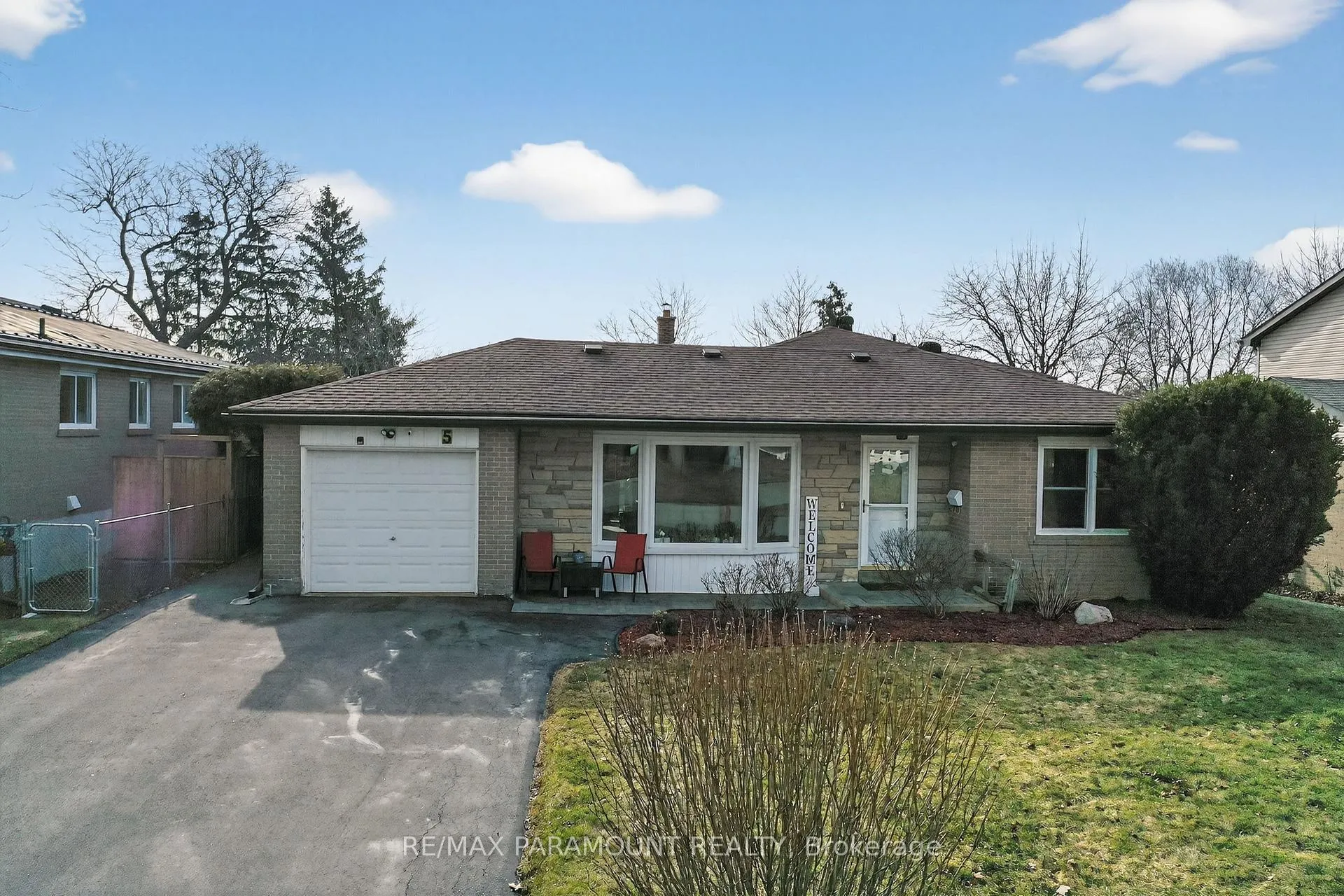 Photo 2 of 5 Cavendish Crescent, Brampton, Avondale — HOMEH