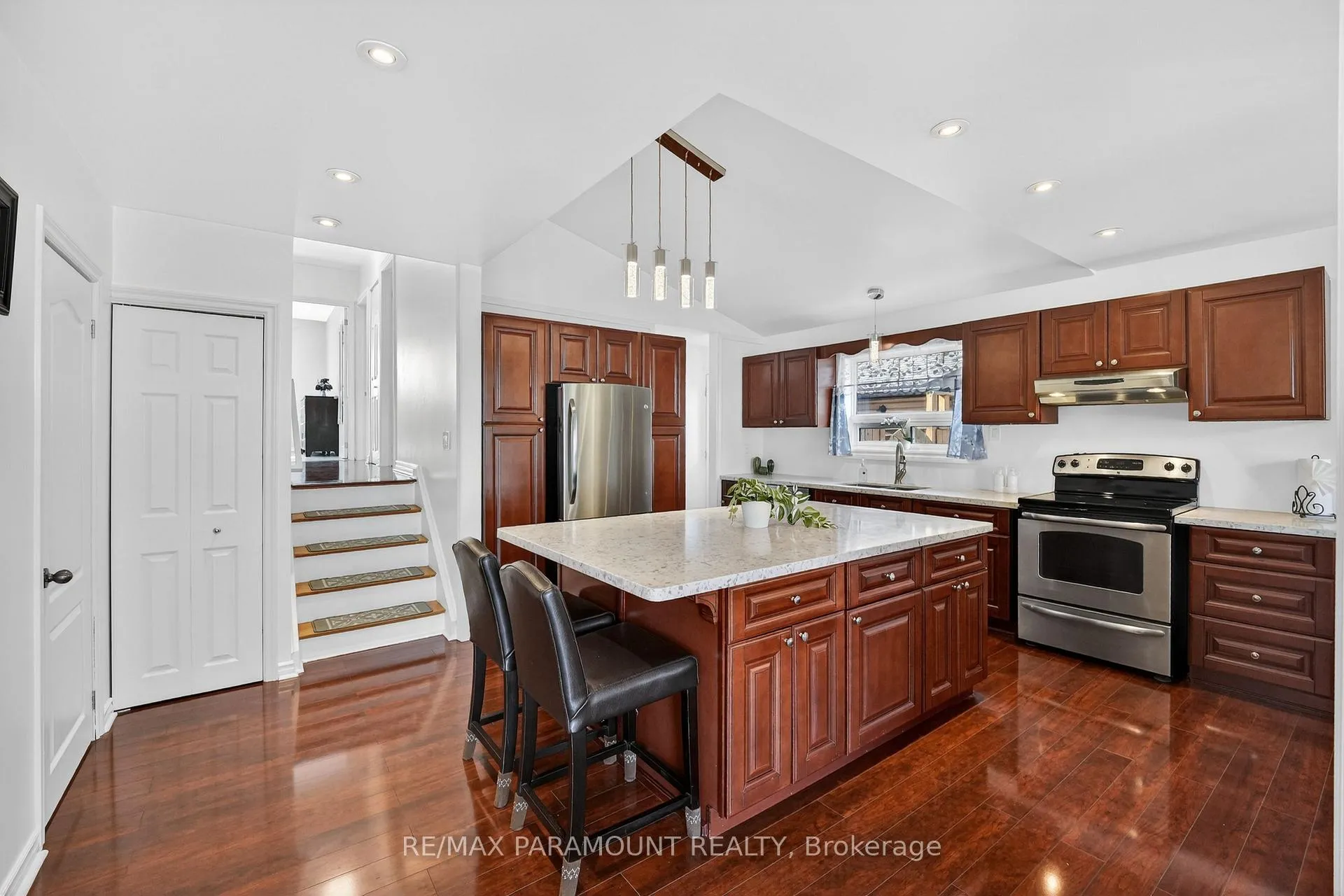Photo 7 of 5 Cavendish Crescent, Brampton, Avondale — HOMEH