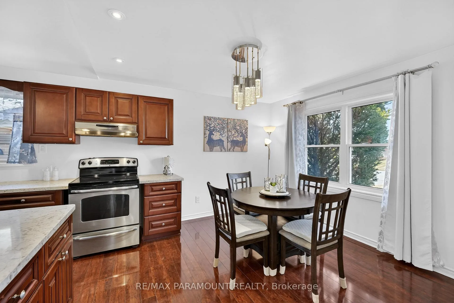 Photo 8 of 5 Cavendish Crescent, Brampton, Avondale — HOMEH
