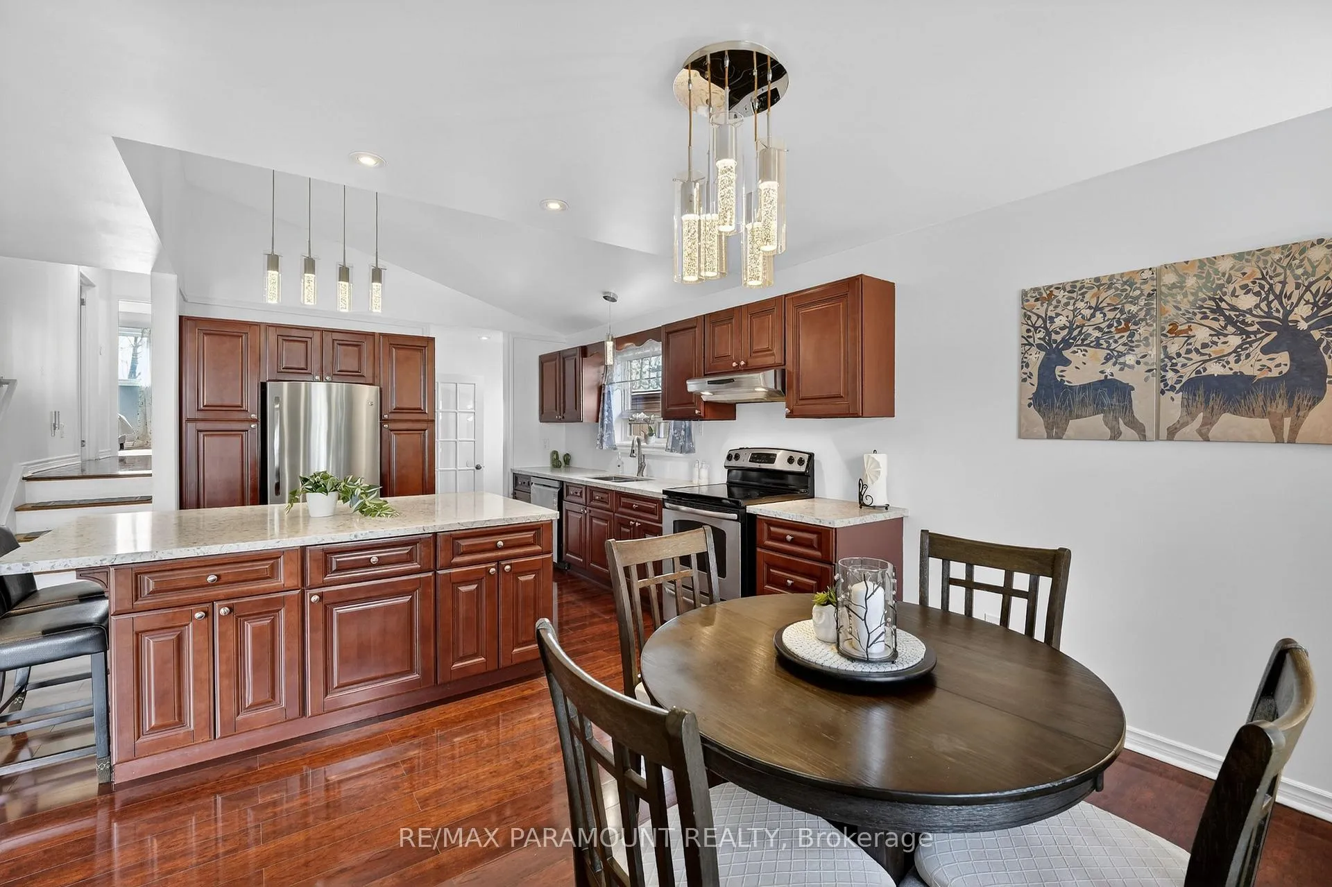 Photo 9 of 5 Cavendish Crescent, Brampton, Avondale — HOMEH