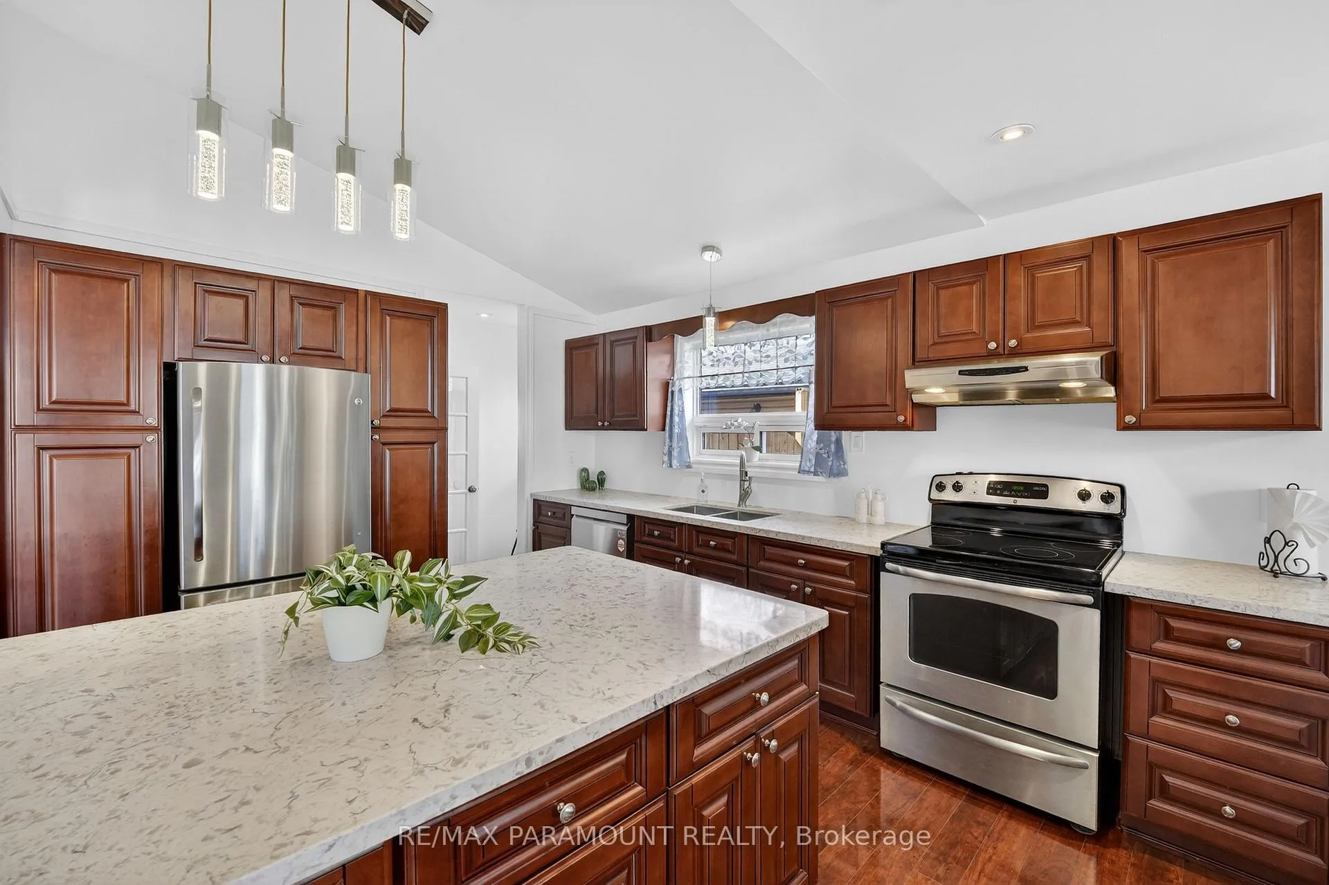 Photo 11 of 5 Cavendish Crescent, Brampton, Avondale — HOMEH