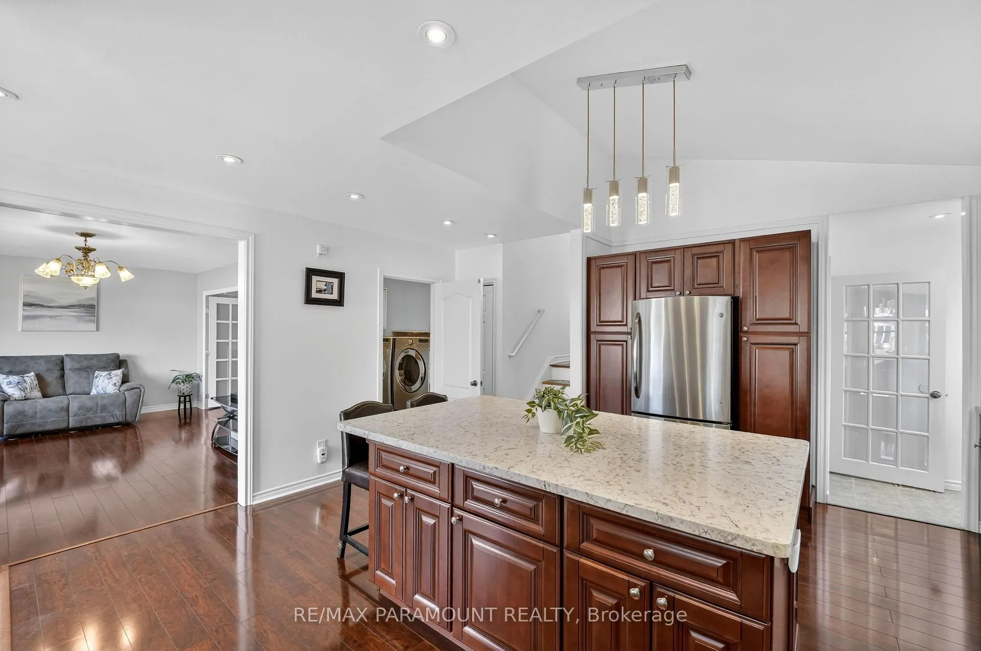 Photo 12 of 5 Cavendish Crescent, Brampton, Avondale — HOMEH