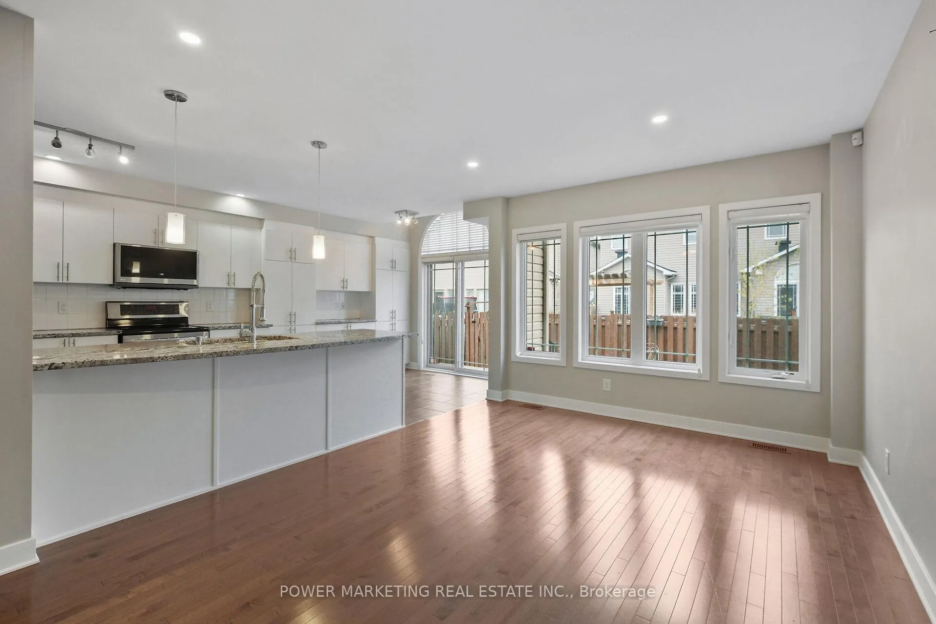 Photo 9 of 311 Travis Street, Ottawa, Mer Bleue/Bradley Estates/Anderson Park — HOMEH