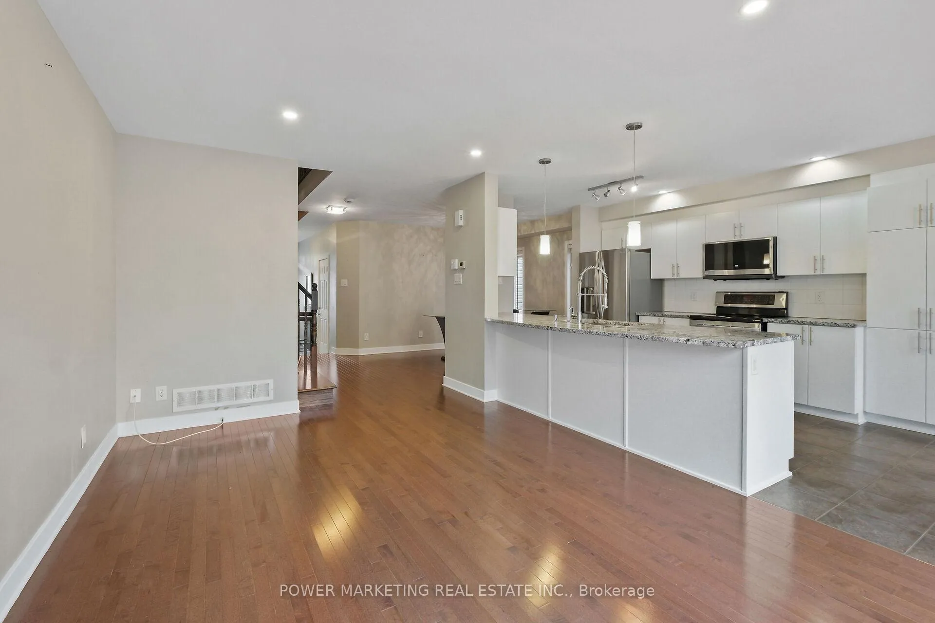 Photo 10 of 311 Travis Street, Ottawa, Mer Bleue/Bradley Estates/Anderson Park — HOMEH