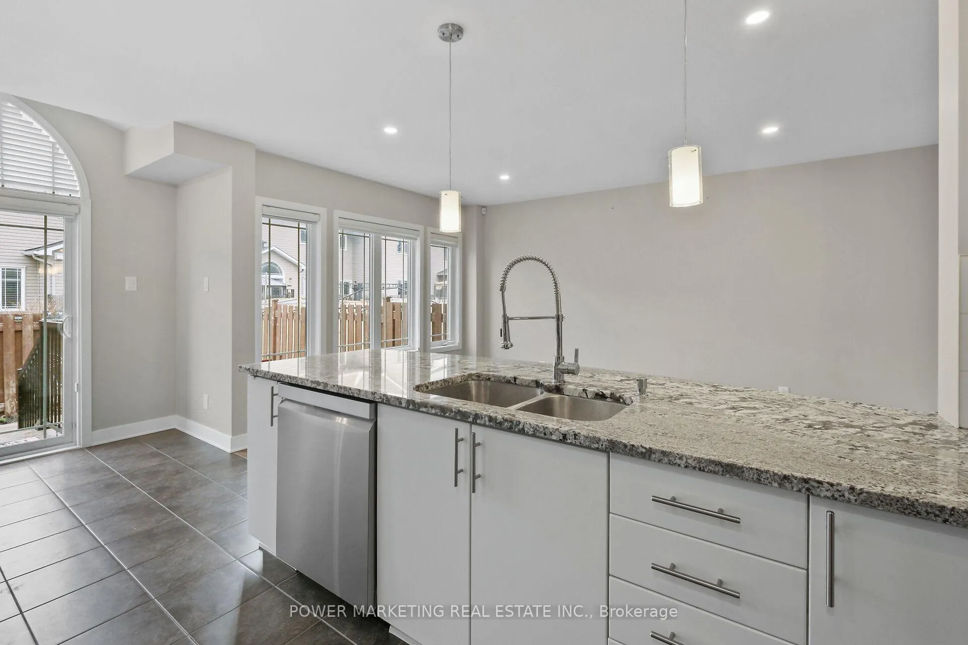 Photo 14 of 311 Travis Street, Ottawa, Mer Bleue/Bradley Estates/Anderson Park — HOMEH