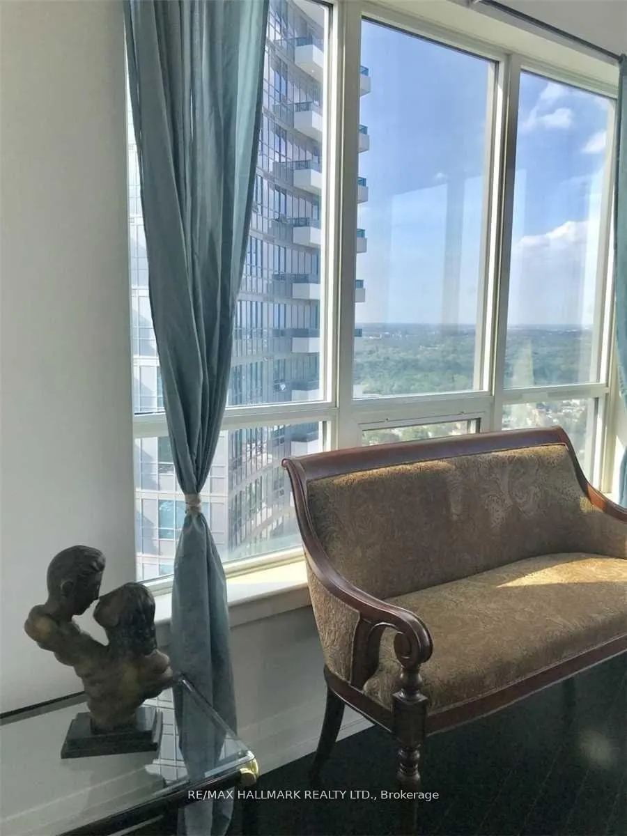 Photo 6 of Unit 2432, 7161 Yonge Street NE, Markham, Grandview — HOMEH