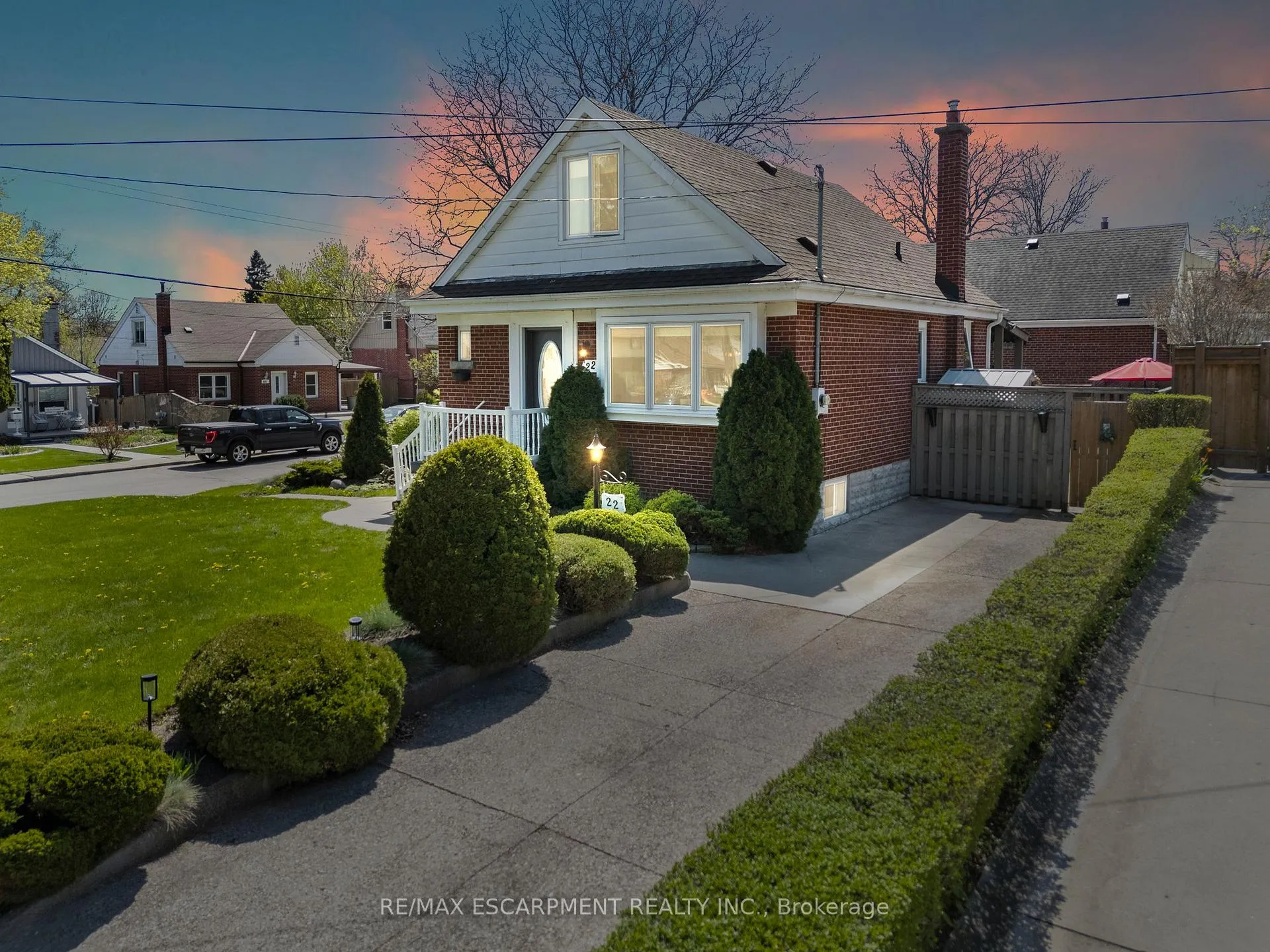 Photo 2 of 22 Dundonald Avenue, Hamilton, Rosedale — HOMEH