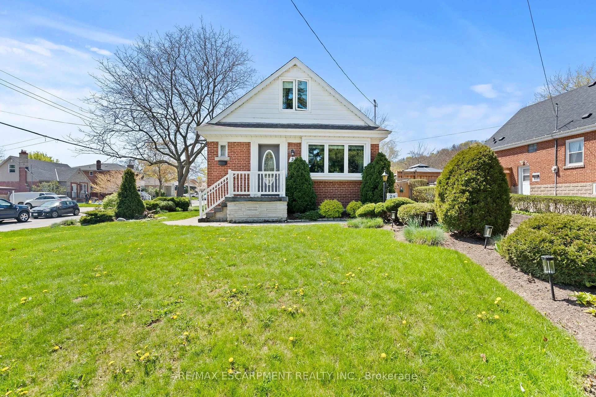 Photo 3 of 22 Dundonald Avenue, Hamilton, Rosedale — HOMEH