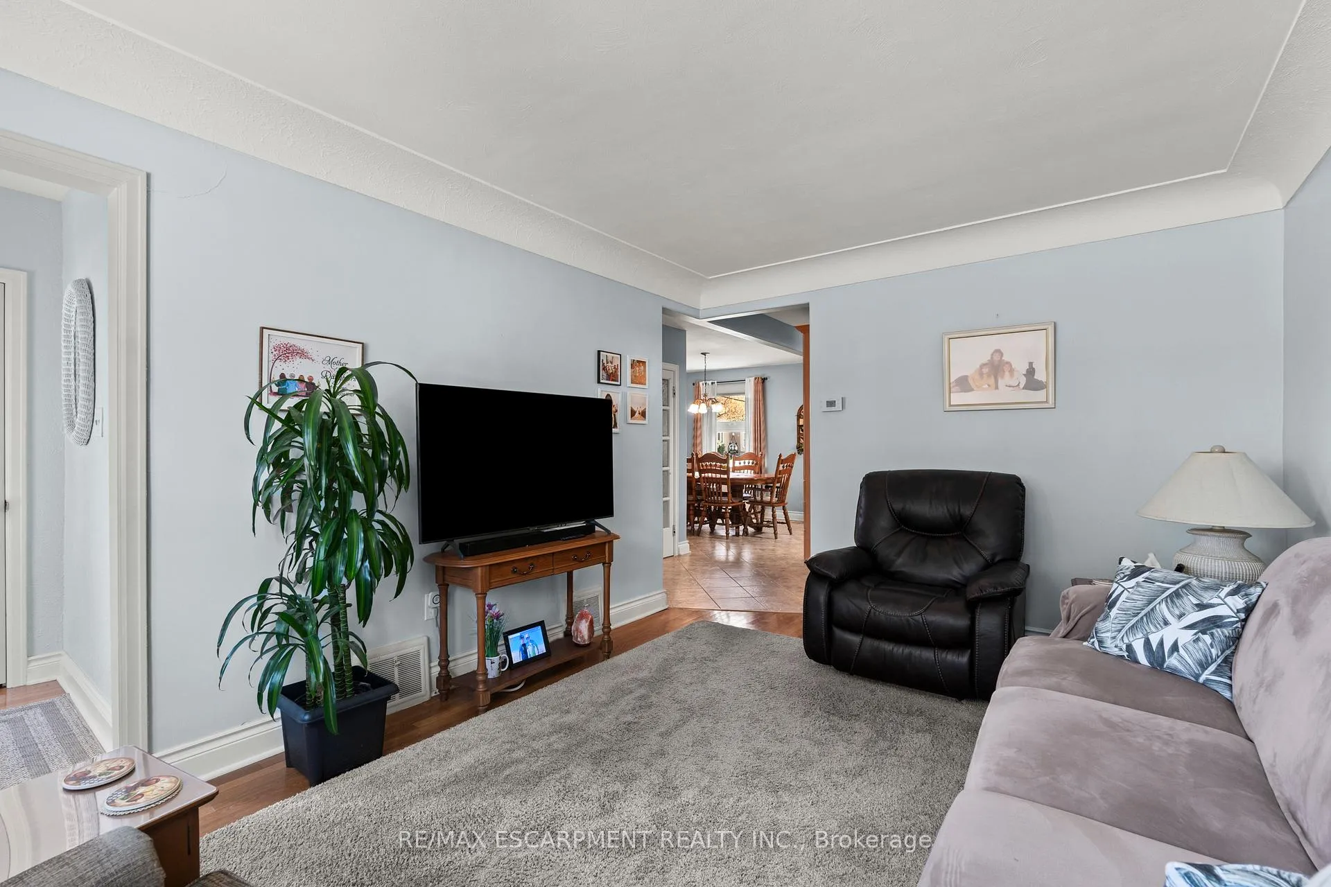 Photo 10 of 22 Dundonald Avenue, Hamilton, Rosedale — HOMEH