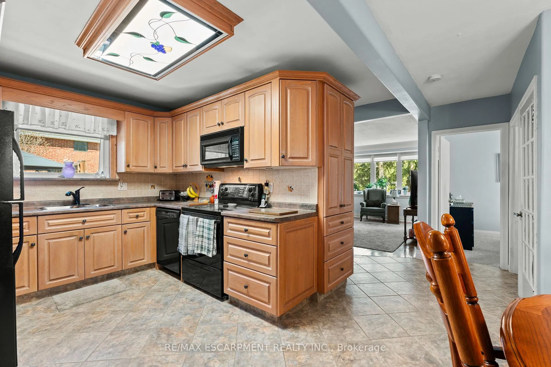 Photo 11 of 22 Dundonald Avenue, Hamilton, Rosedale — HOMEH