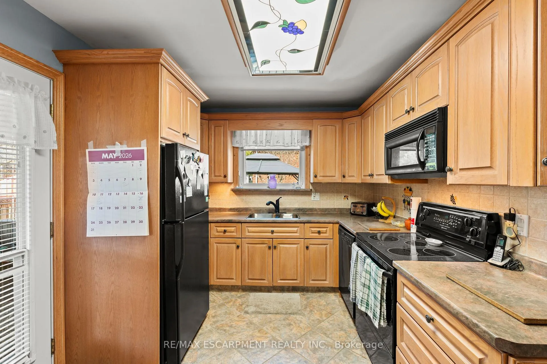 Photo 12 of 22 Dundonald Avenue, Hamilton, Rosedale — HOMEH