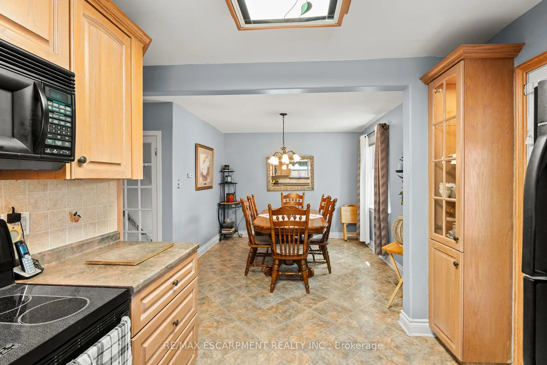 Photo 14 of 22 Dundonald Avenue, Hamilton, Rosedale — HOMEH