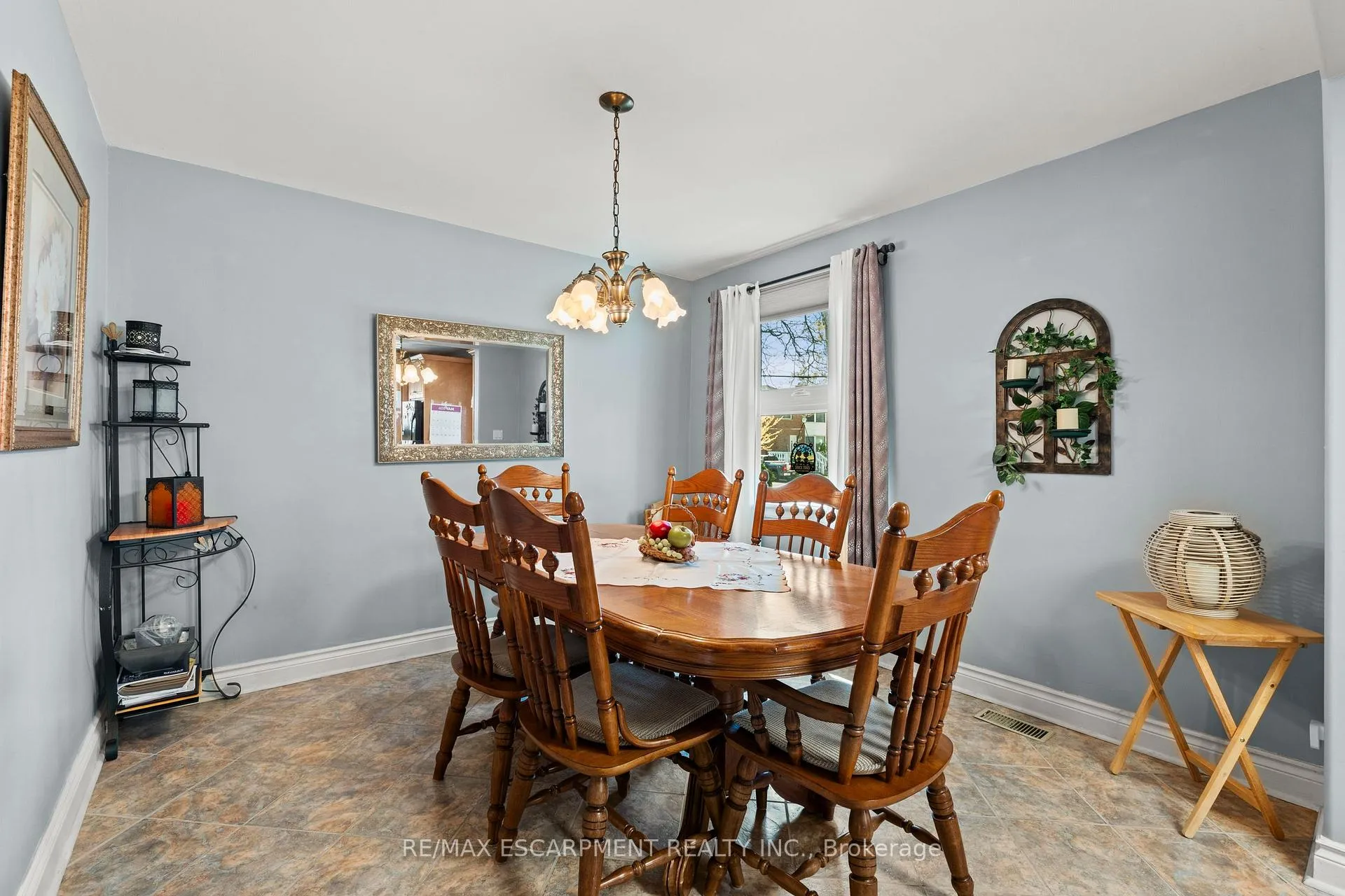 Photo 15 of 22 Dundonald Avenue, Hamilton, Rosedale — HOMEH