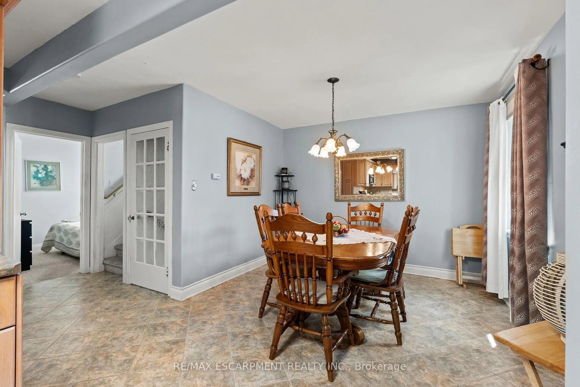 Photo 16 of 22 Dundonald Avenue, Hamilton, Rosedale — HOMEH