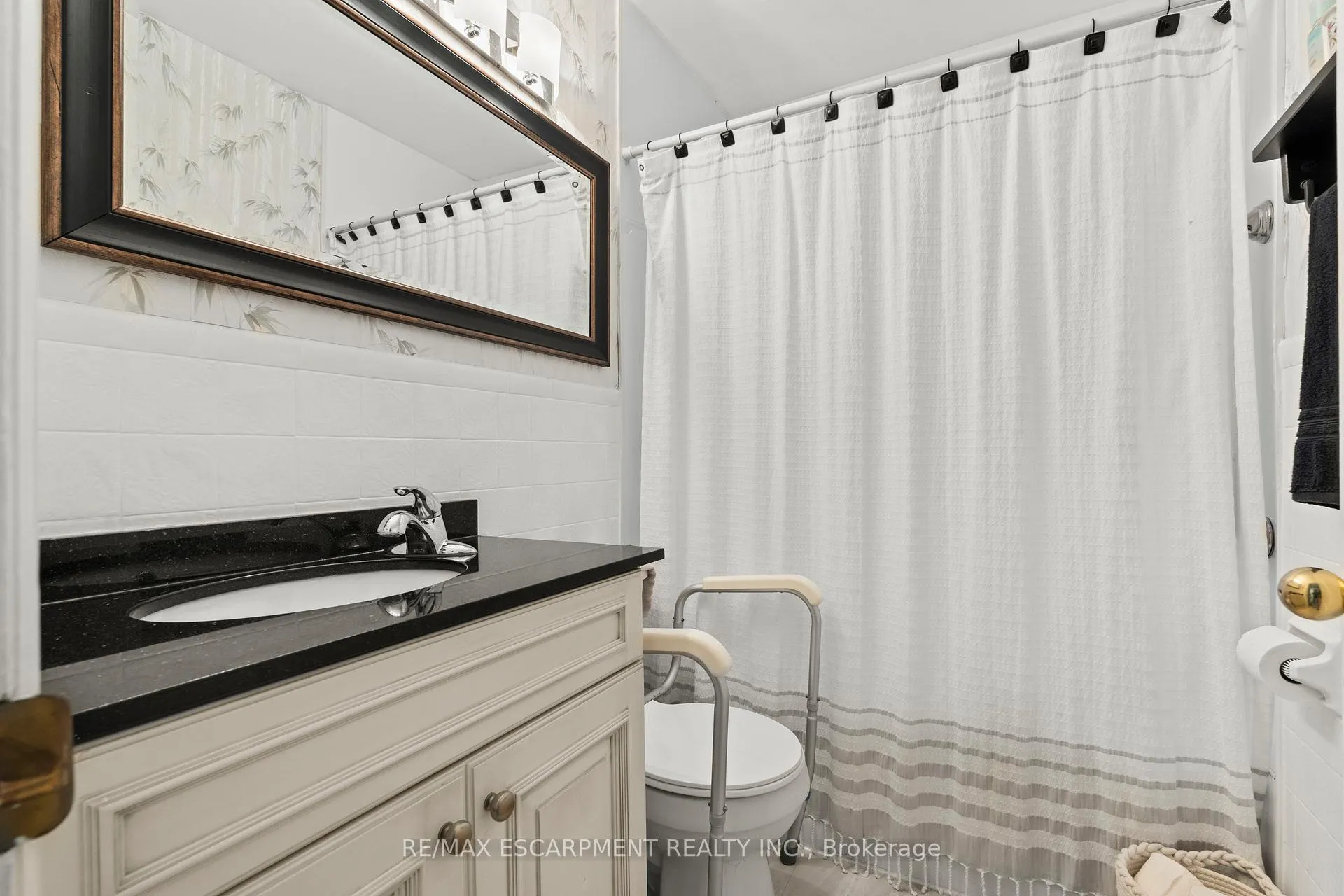 Photo 19 of 22 Dundonald Avenue, Hamilton, Rosedale — HOMEH
