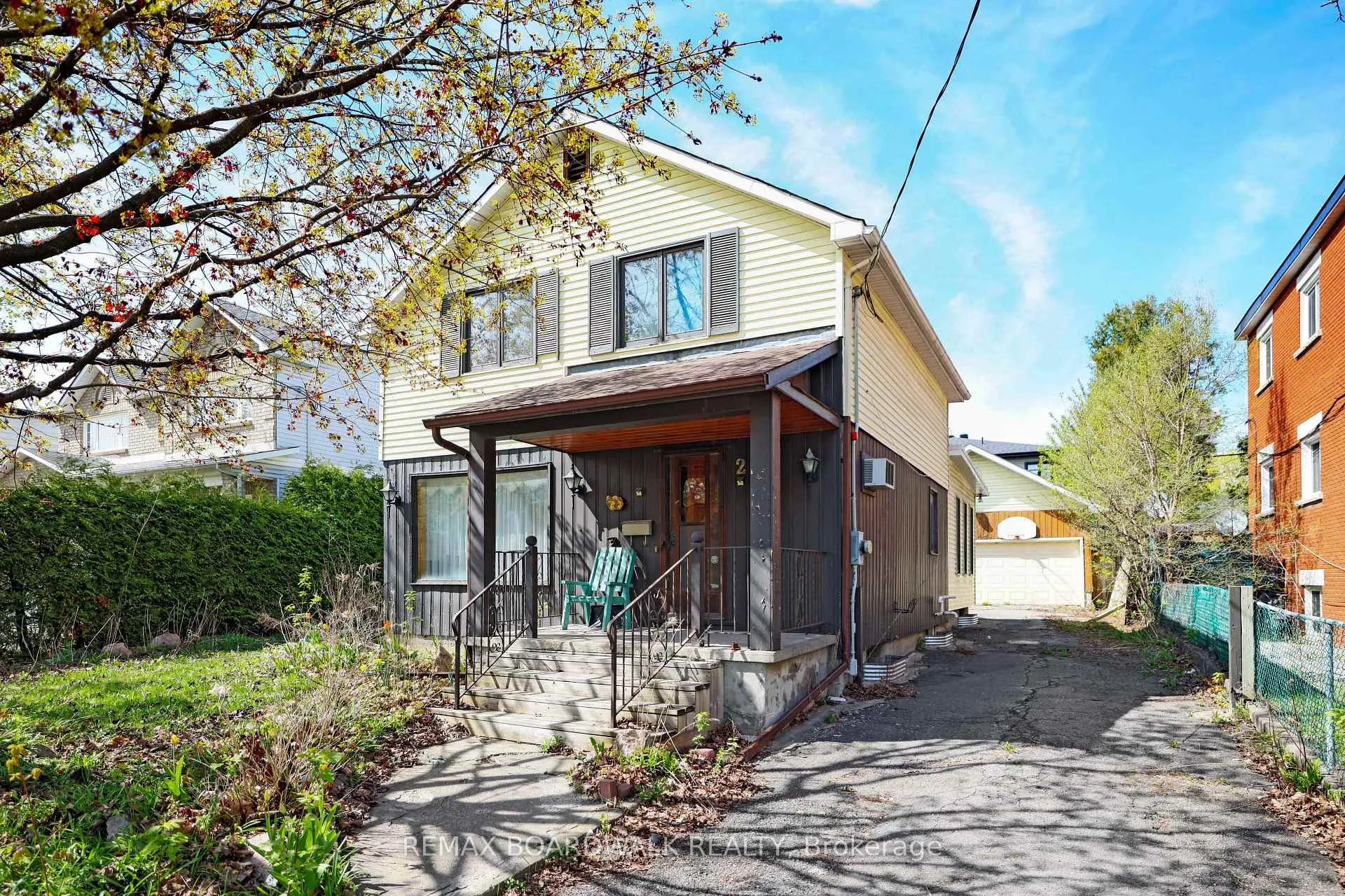 Photo 2 of 209 Glynn Avenue, Ottawa, Overbrook/Castle Heights — HOMEH