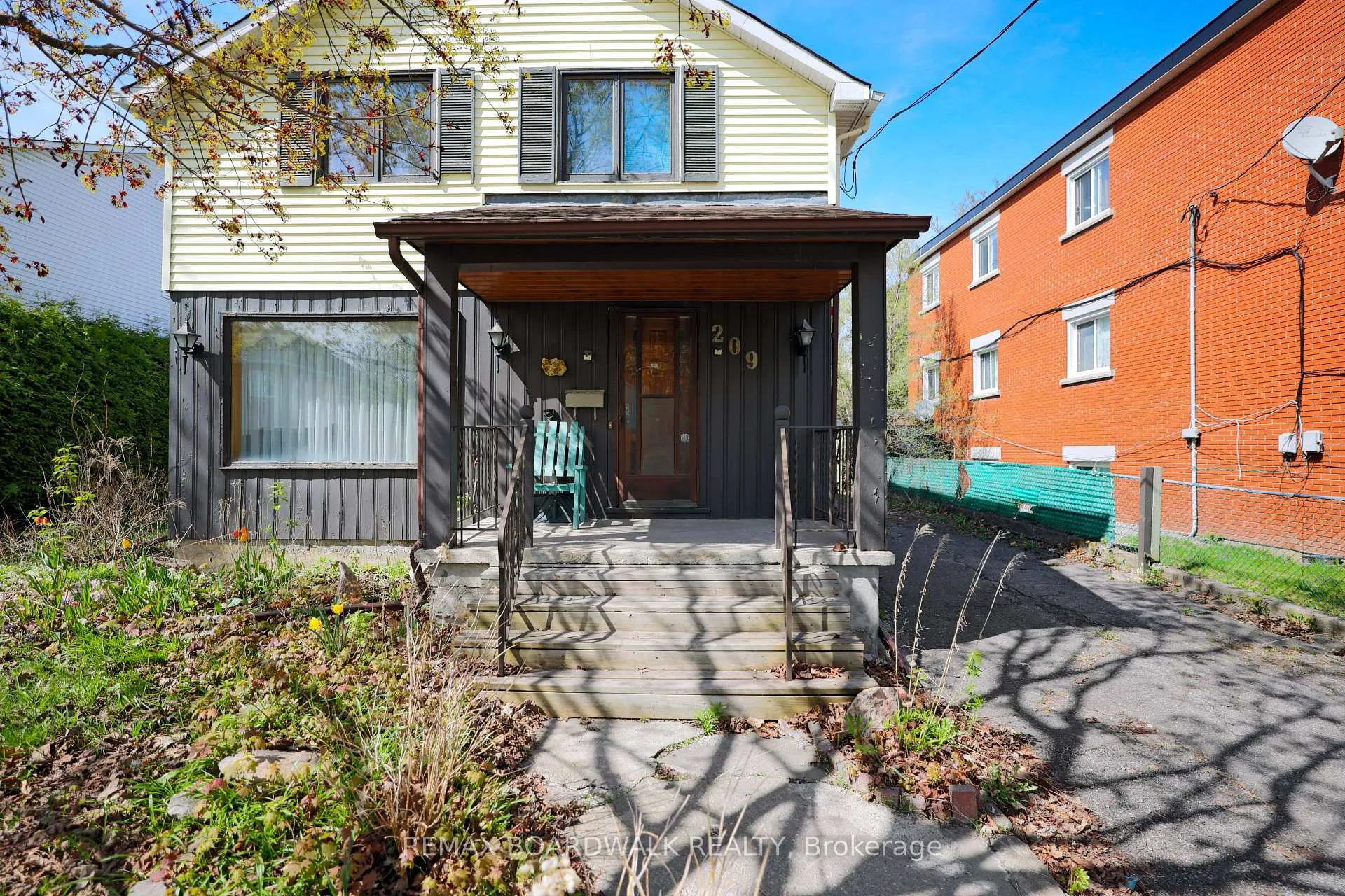 Photo 4 of 209 Glynn Avenue, Ottawa, Overbrook/Castle Heights — HOMEH