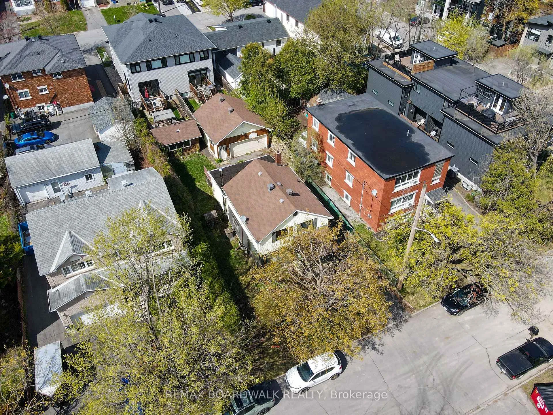 Photo 9 of 209 Glynn Avenue, Ottawa, Overbrook/Castle Heights — HOMEH