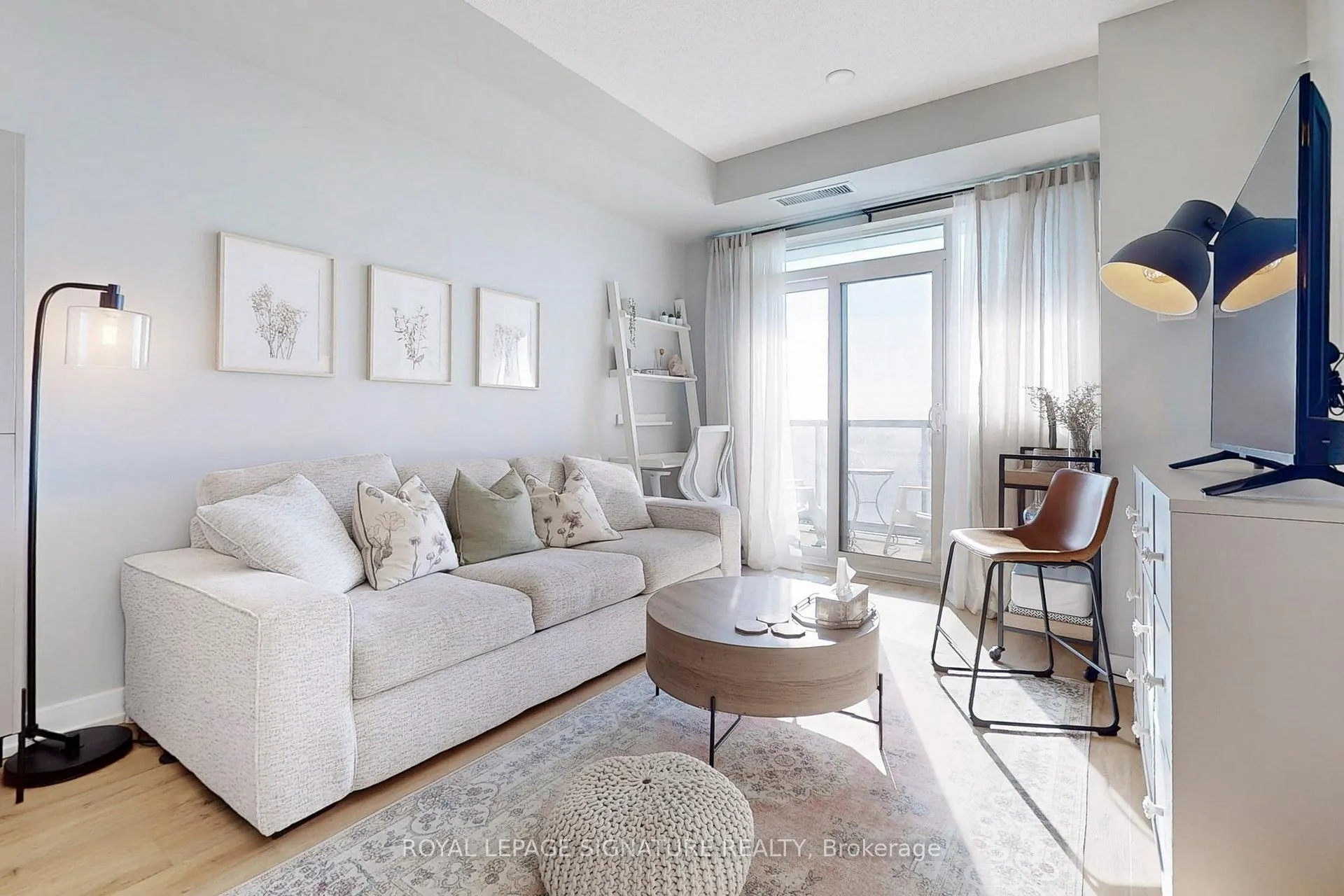Front of Unit 821, 8 Trent Avenue