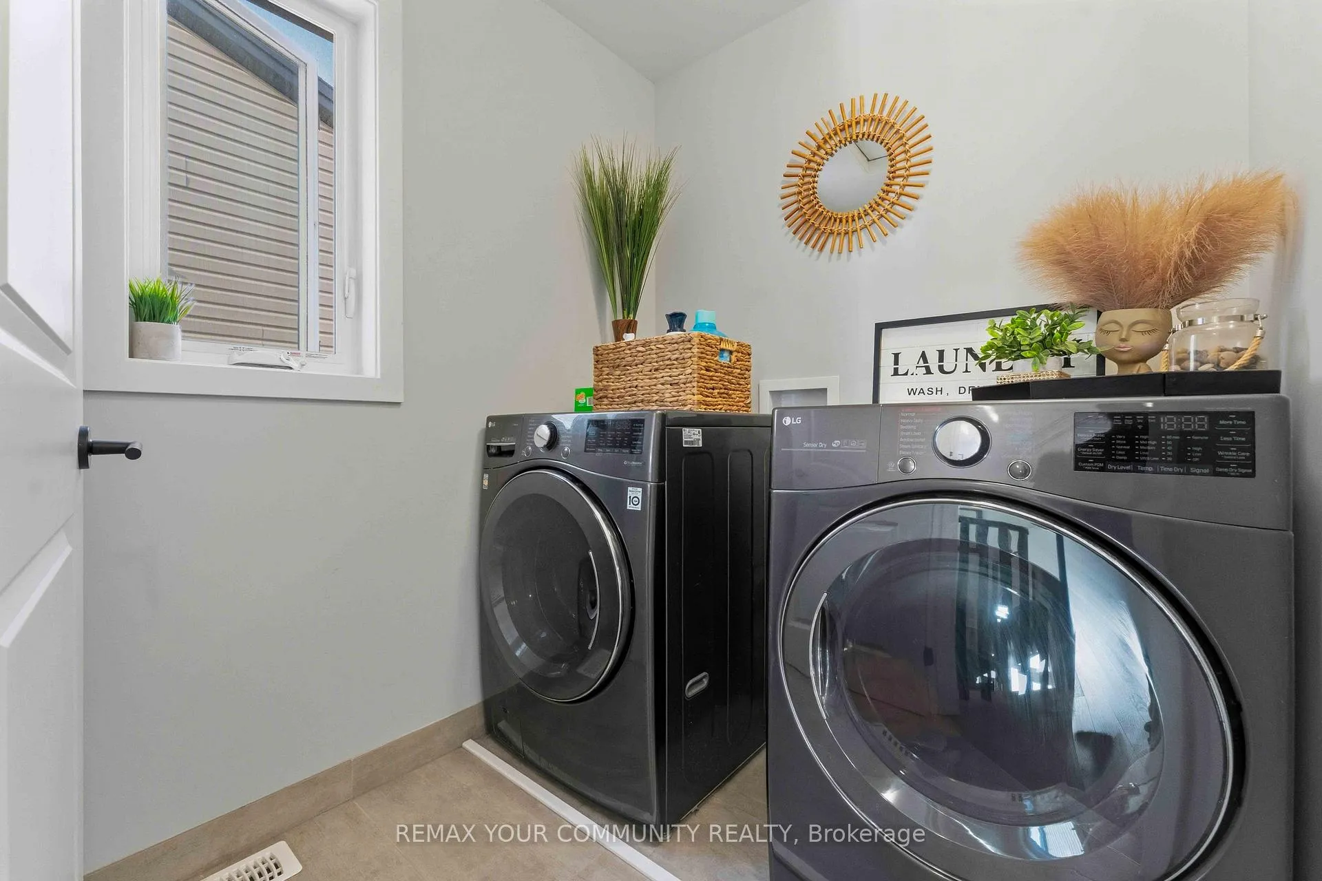 Photo 27 of 206 Big Dipper Street, Ottawa, Riverside South/Gloucester Glen — HOMEH