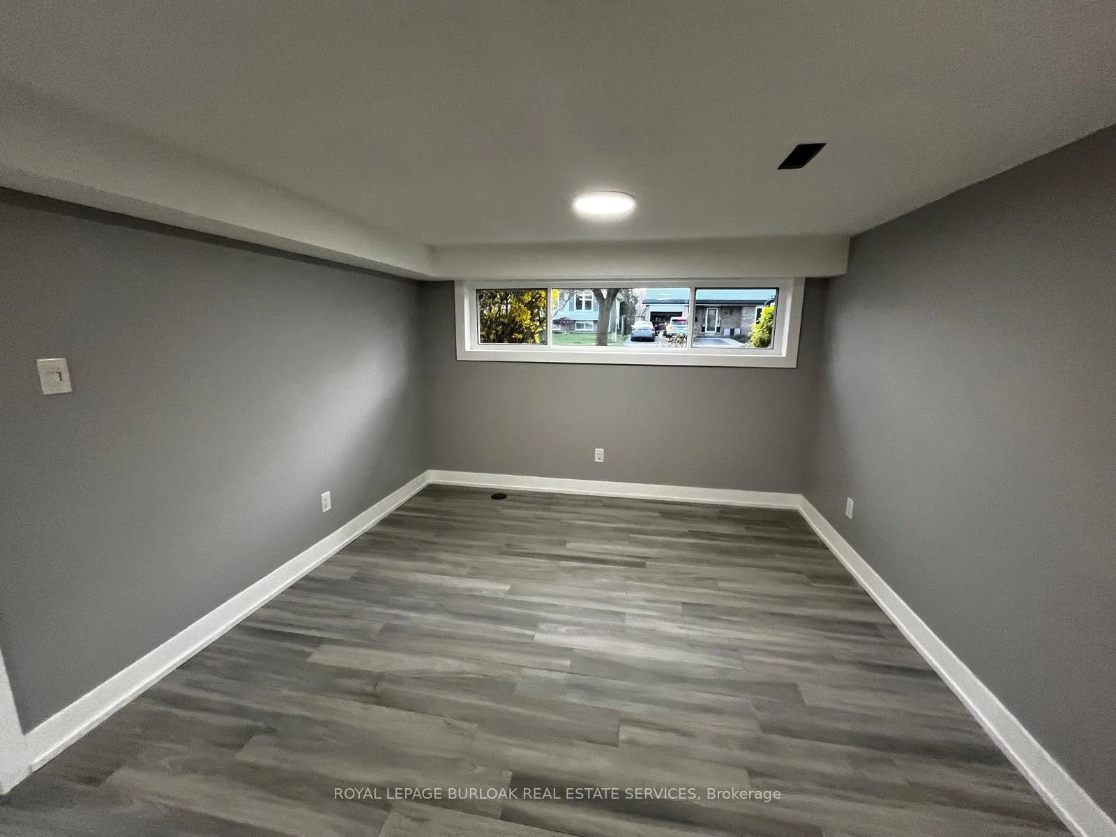 Photo 5 of Unit B, 3140 Michael Crescent, Burlington, Palmer — HOMEH