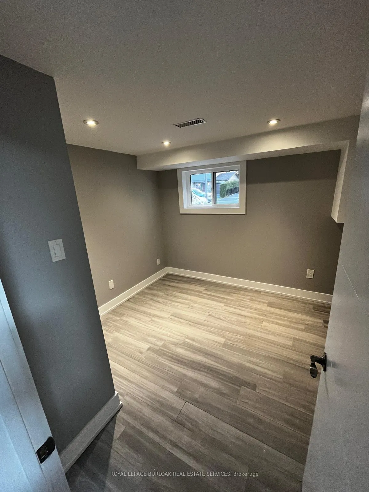 Photo 6 of Unit B, 3140 Michael Crescent, Burlington, Palmer — HOMEH