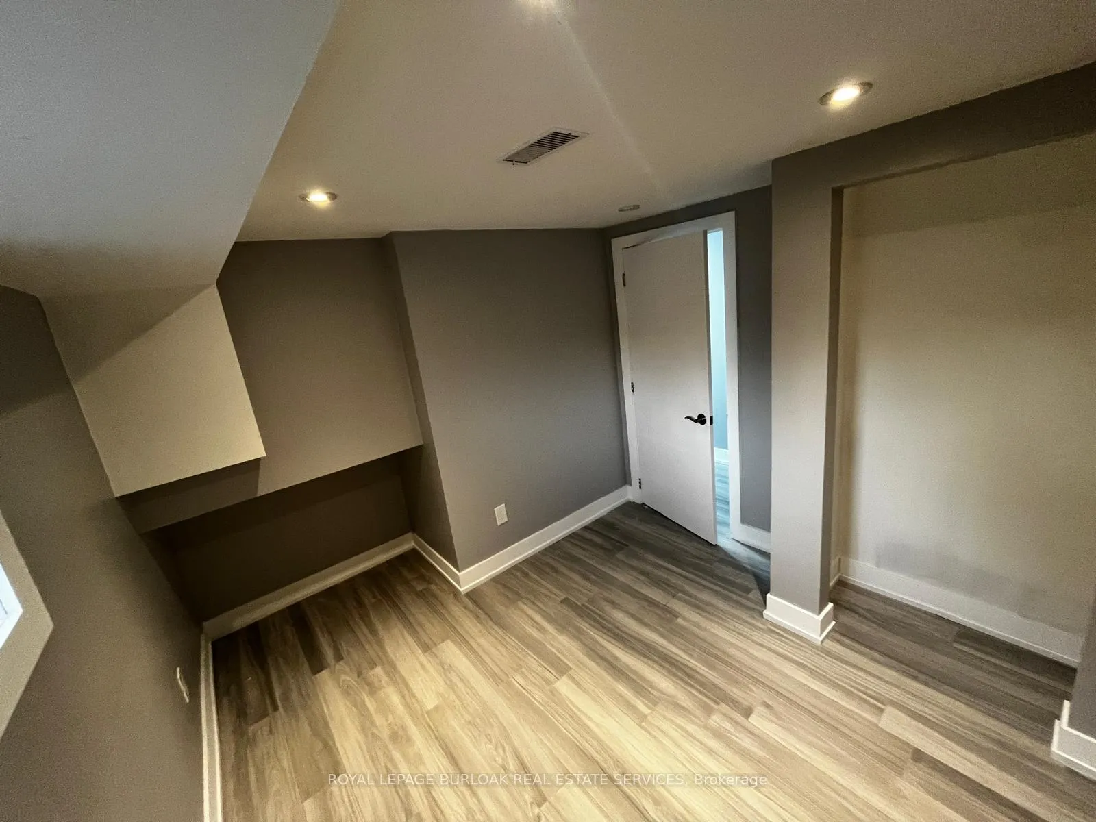 Photo 7 of Unit B, 3140 Michael Crescent, Burlington, Palmer — HOMEH
