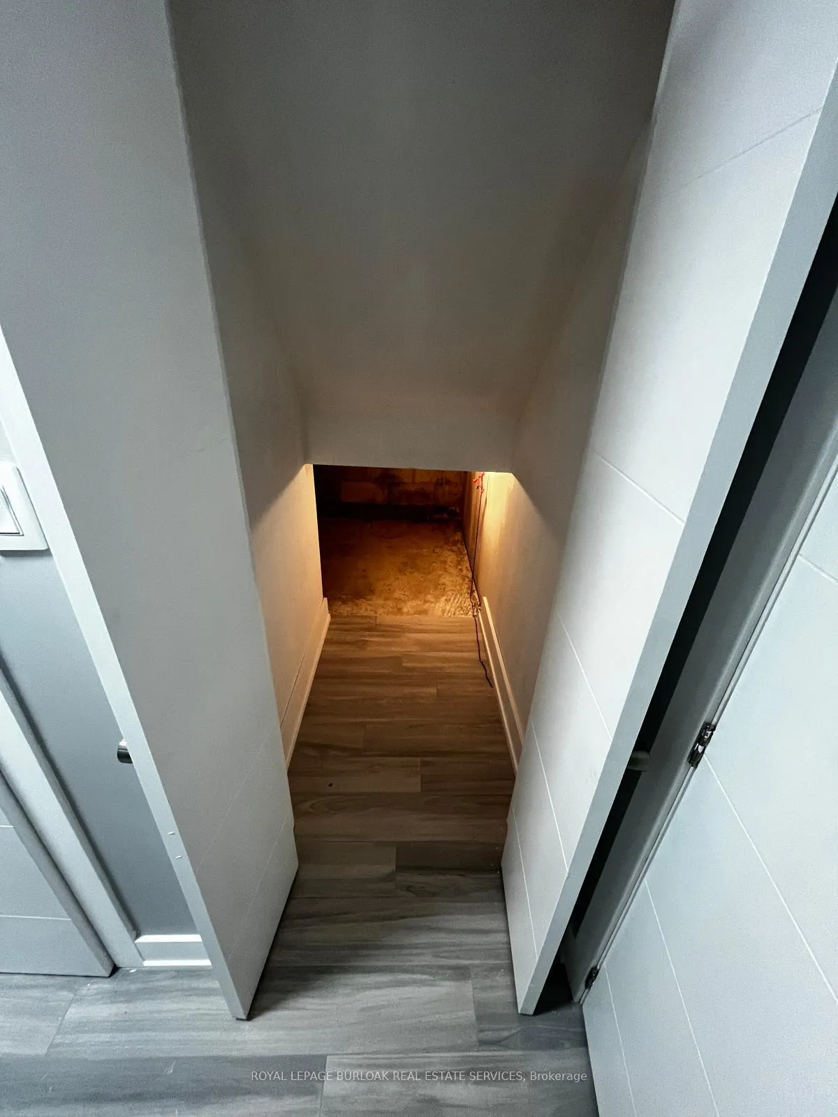 Photo 8 of Unit B, 3140 Michael Crescent, Burlington, Palmer — HOMEH