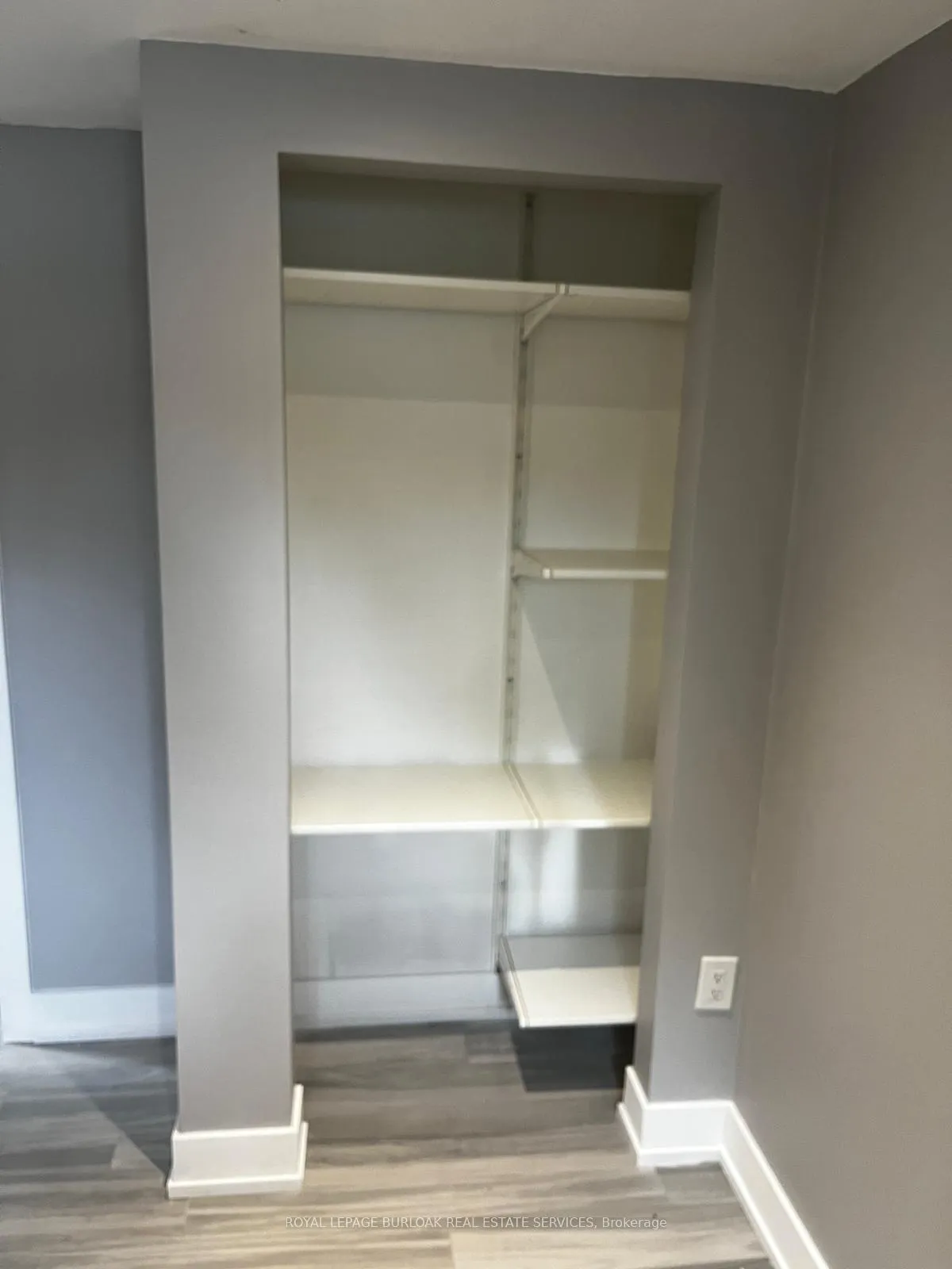 Photo 9 of Unit B, 3140 Michael Crescent, Burlington, Palmer — HOMEH