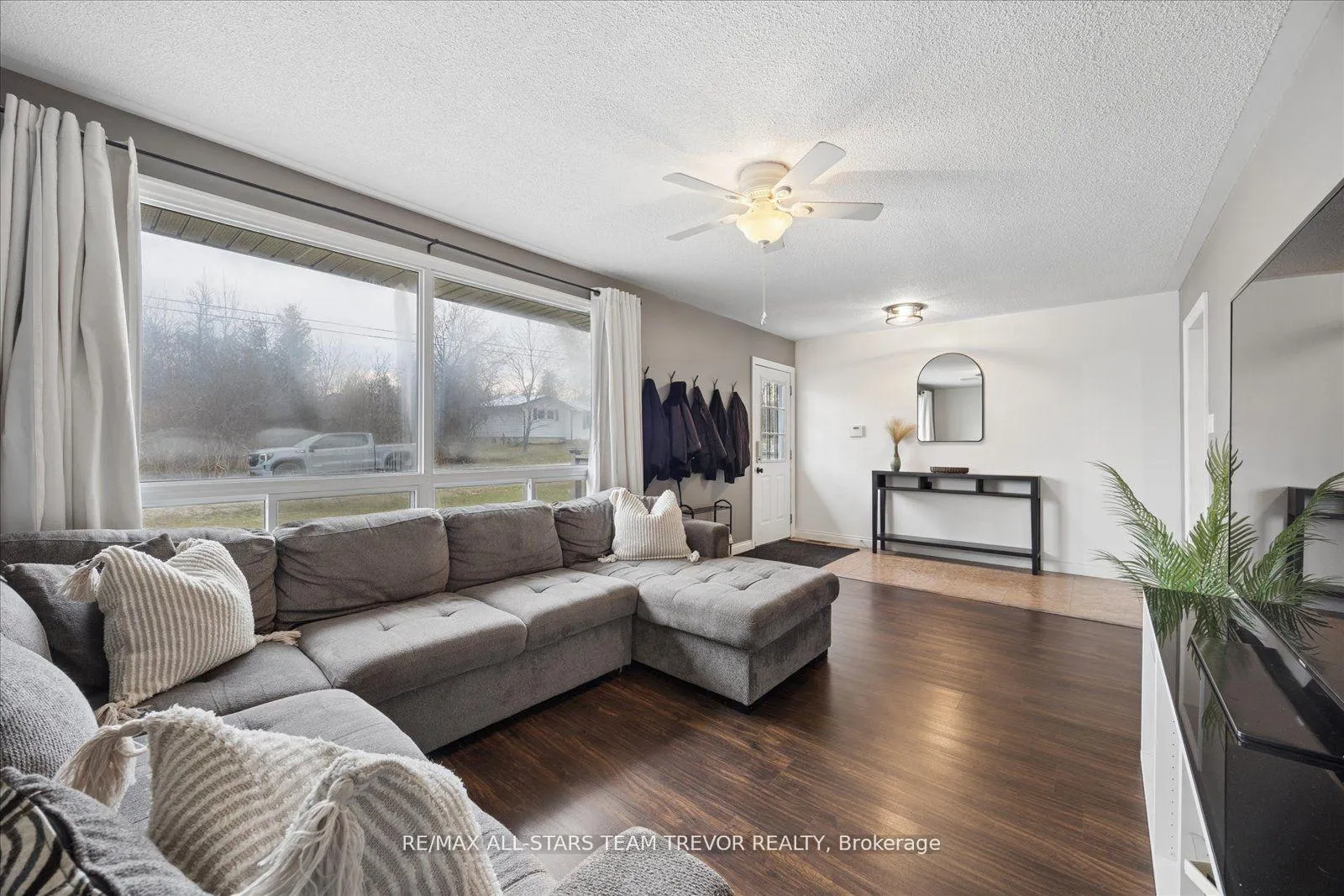 Photo 4 of 512 Sarah Street, Brock, Beaverton — HOMEH