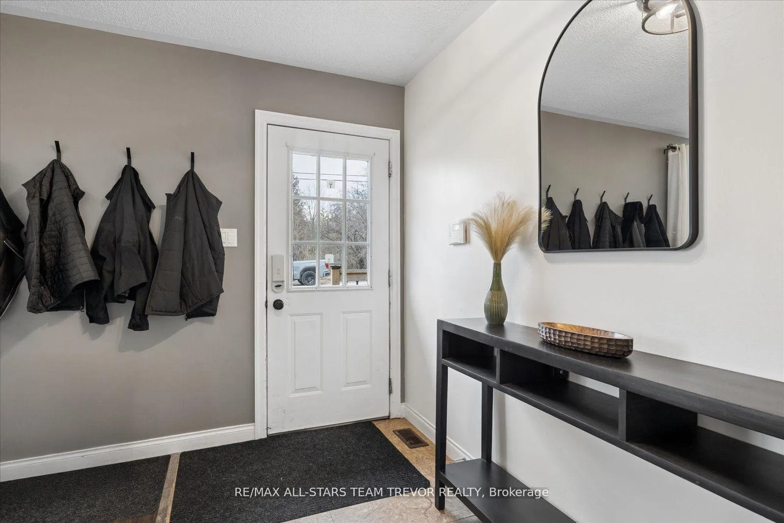 Photo 5 of 512 Sarah Street, Brock, Beaverton — HOMEH
