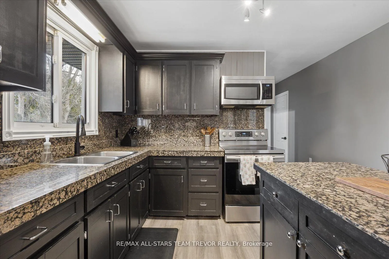 Photo 9 of 512 Sarah Street, Brock, Beaverton — HOMEH