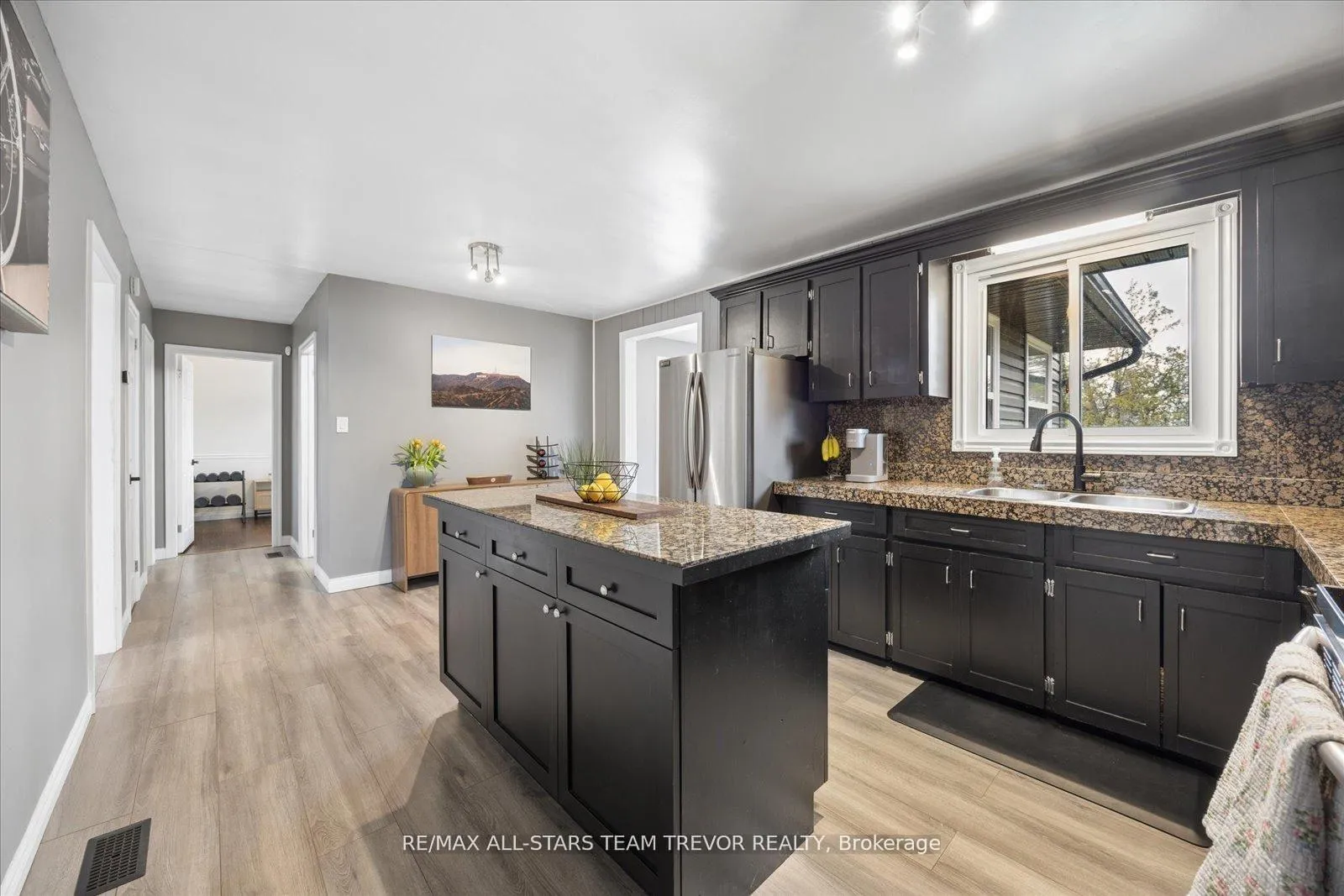 Photo 10 of 512 Sarah Street, Brock, Beaverton — HOMEH