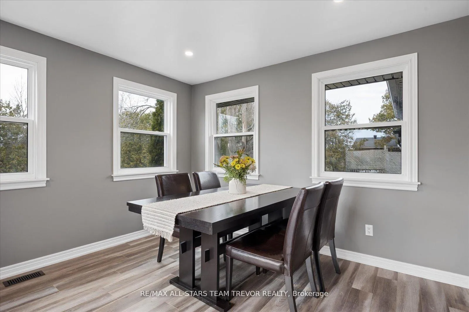 Photo 13 of 512 Sarah Street, Brock, Beaverton — HOMEH