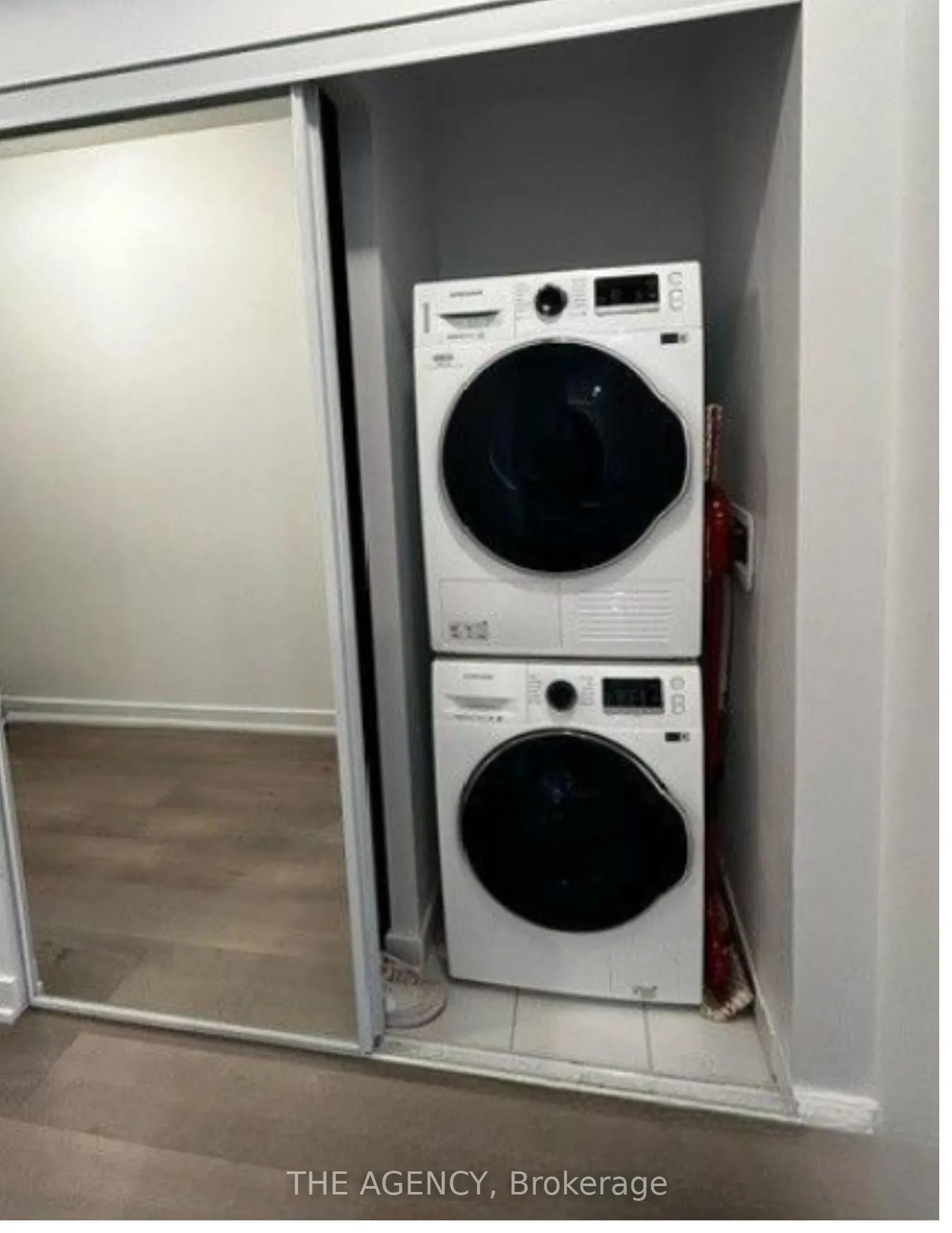 Photo 2 of Unit 805, 38 Honeycrisp Crescent, Vaughan, Vaughan Corporate Centre — HOMEH