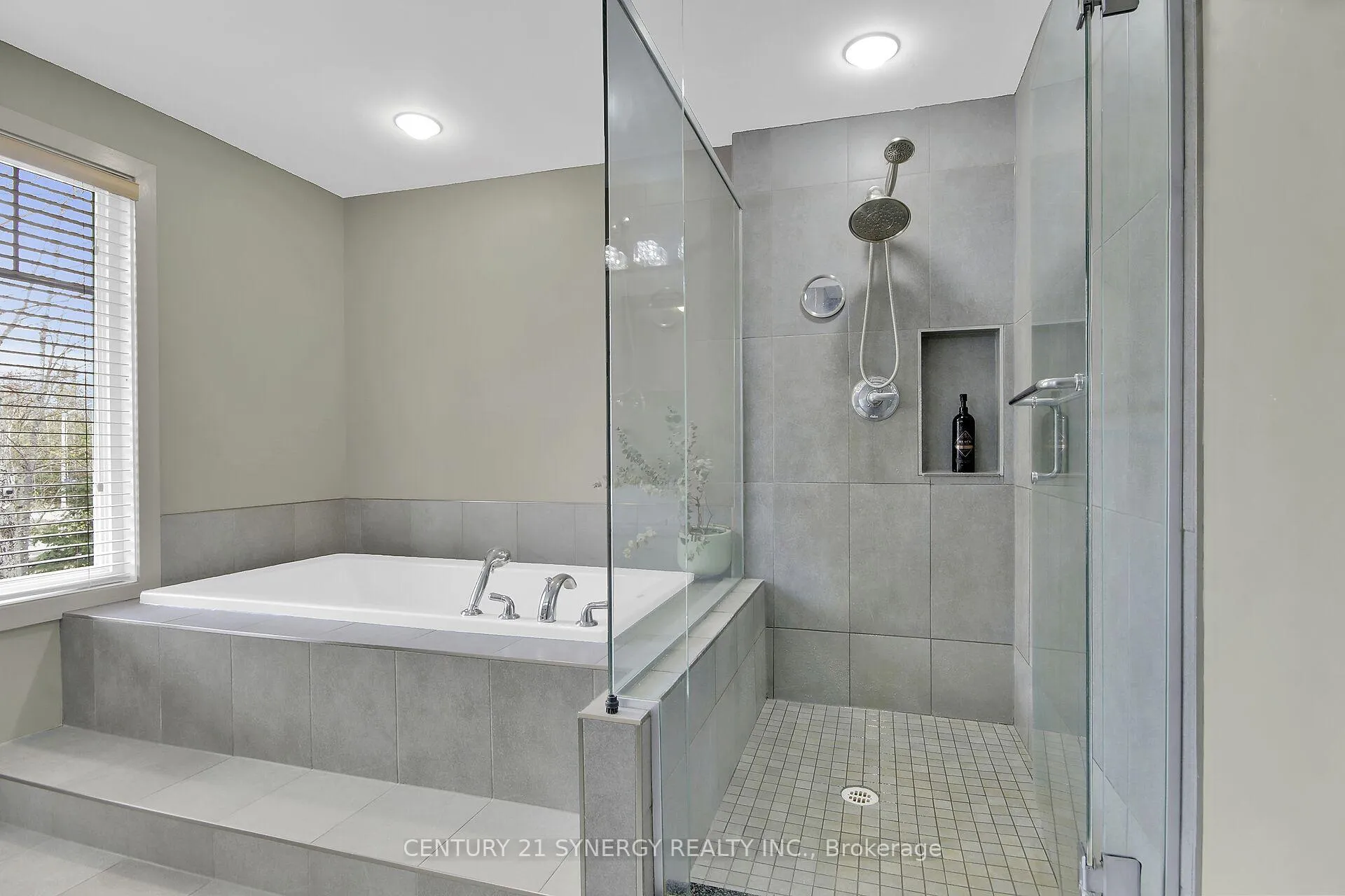 Photo 24 of 124 Constance Creek Drive, Ottawa, Dunrobin Shores — HOMEH