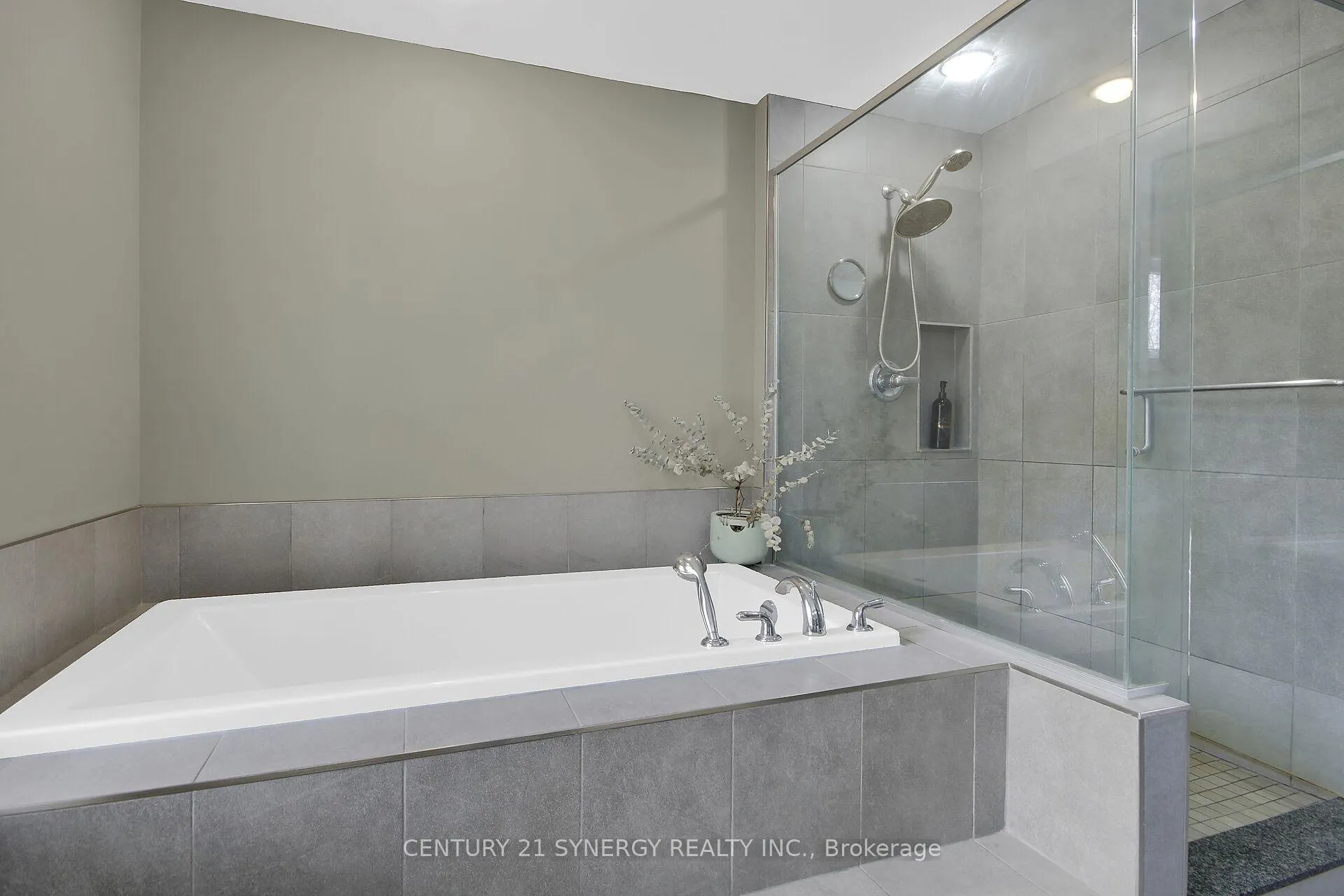 Photo 25 of 124 Constance Creek Drive, Ottawa, Dunrobin Shores — HOMEH
