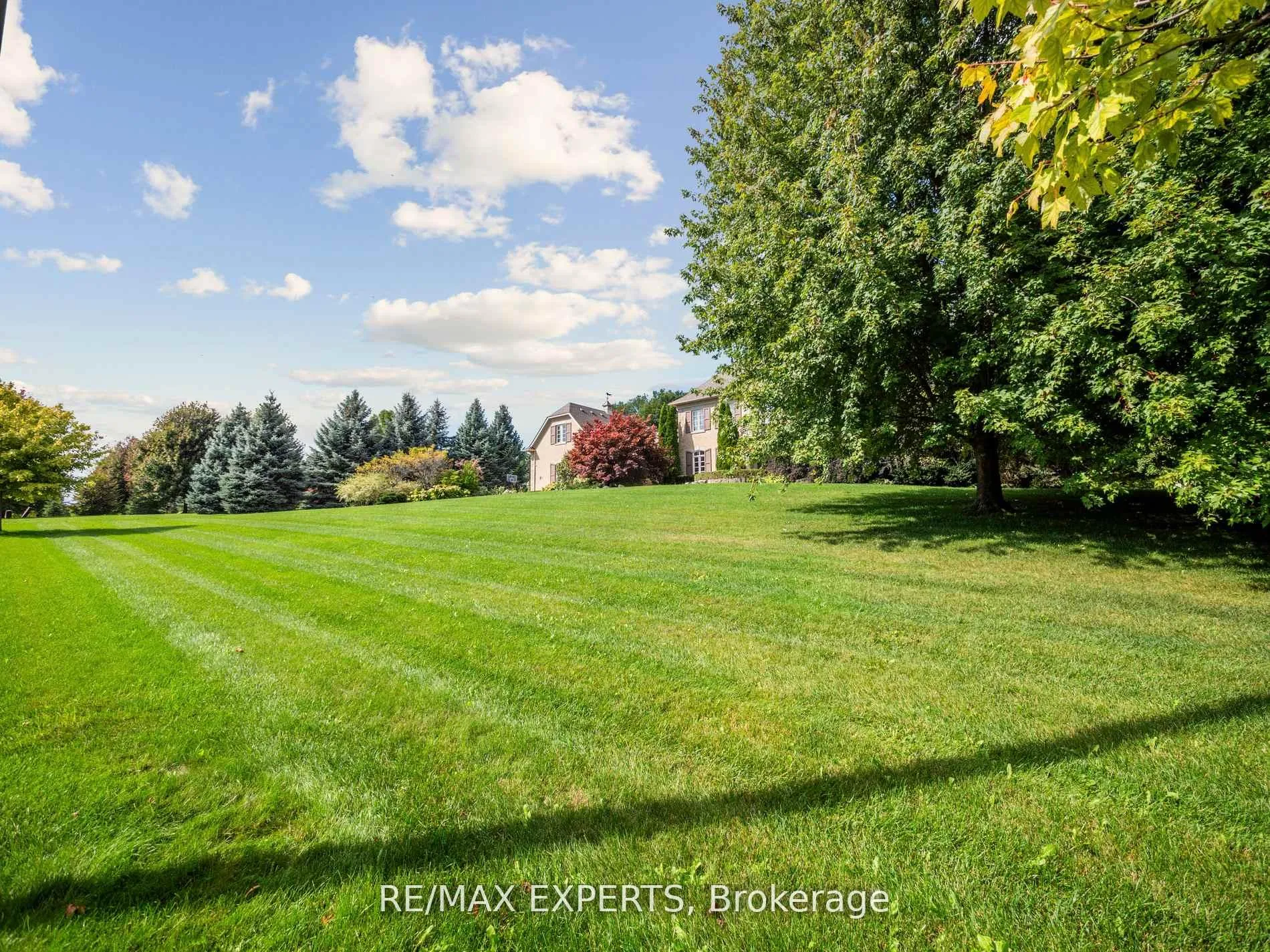 Photo 2 of 105 Eden Vale Drive S, King, Rural King — HOMEH