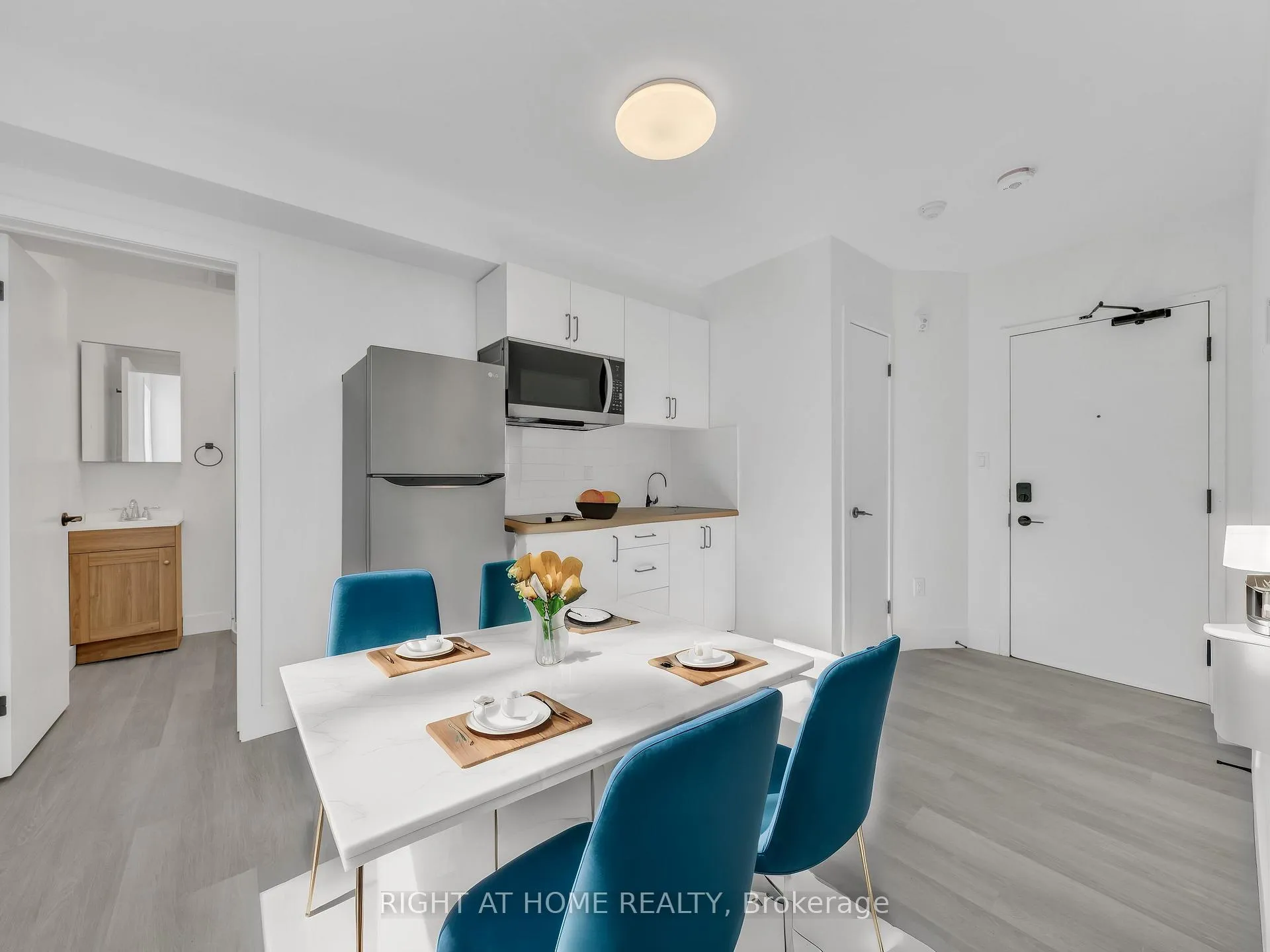 Photo 2 of Unit 202, 1804 Drouillard Road, Windsor — HOMEH