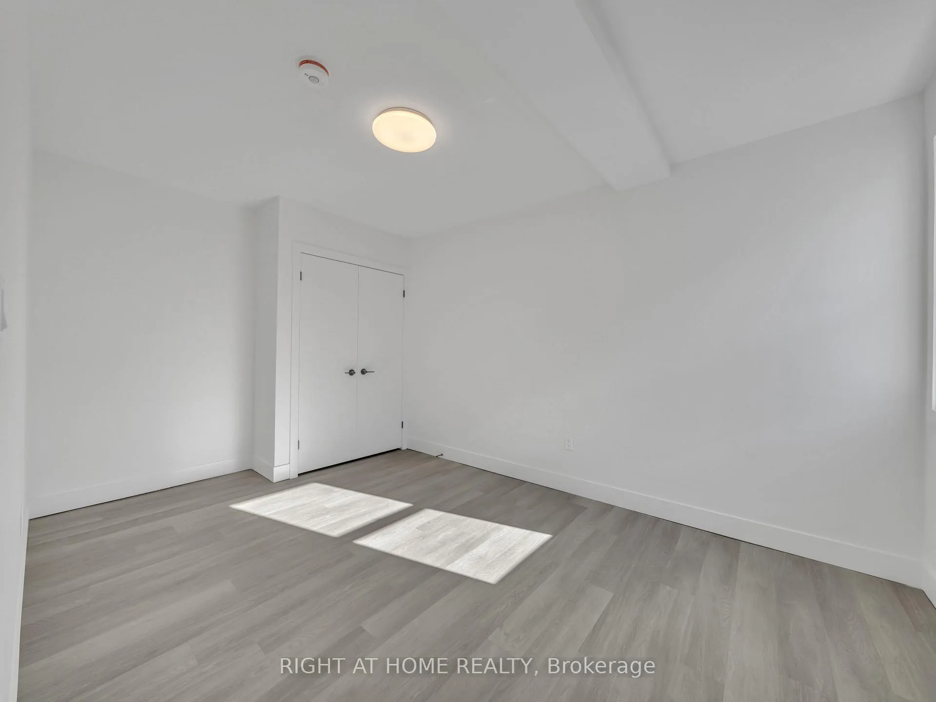 Photo 5 of Unit 202, 1804 Drouillard Road, Windsor — HOMEH