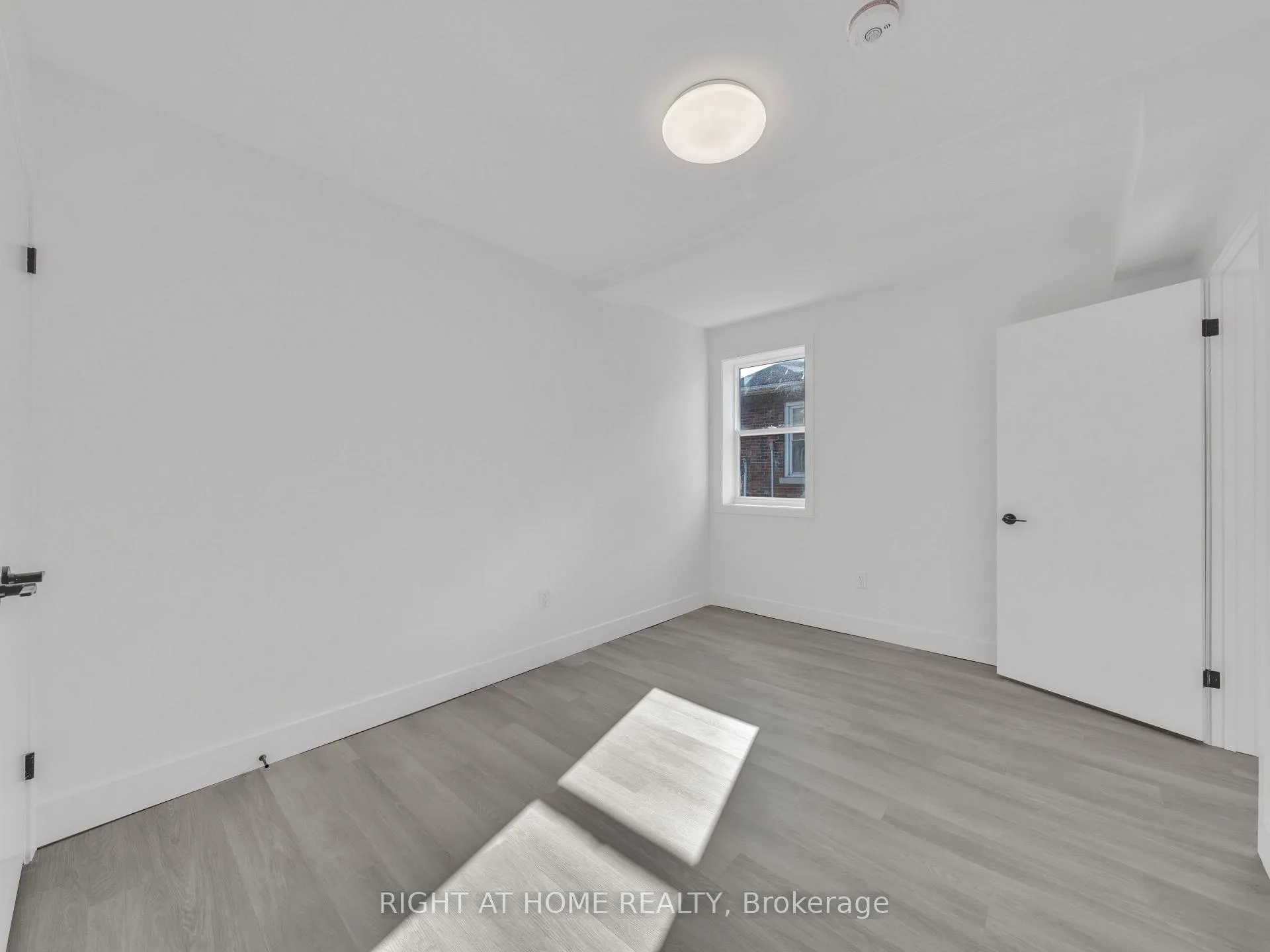 Photo 6 of Unit 202, 1804 Drouillard Road, Windsor — HOMEH