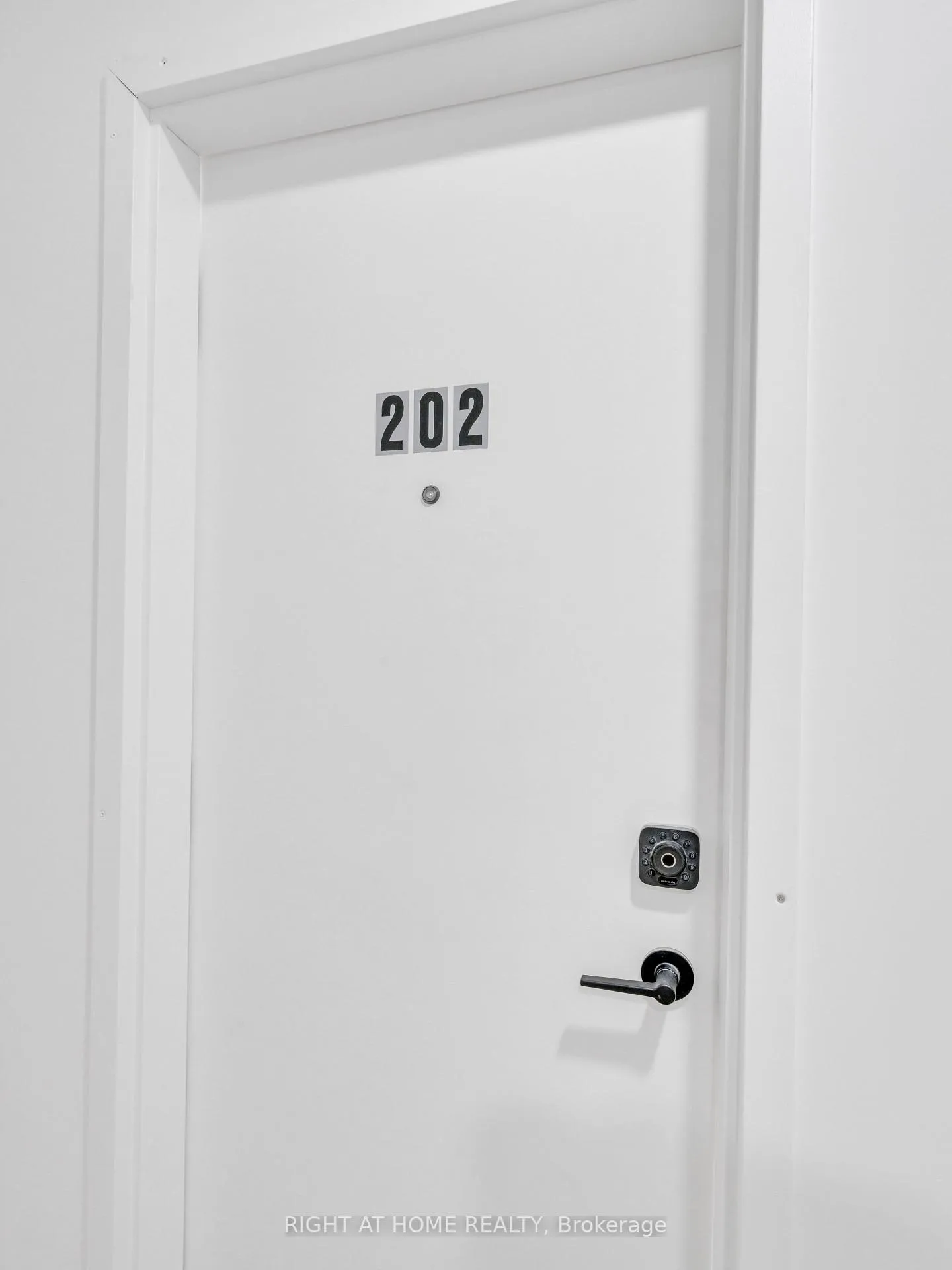 Photo 9 of Unit 202, 1804 Drouillard Road, Windsor — HOMEH