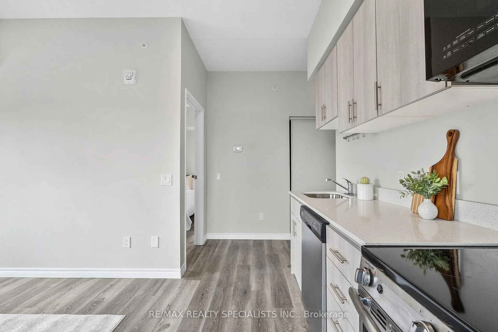 Photo 13 of Unit 805, 246 Lester Street, Waterloo, Beechwood/University — HOMEH