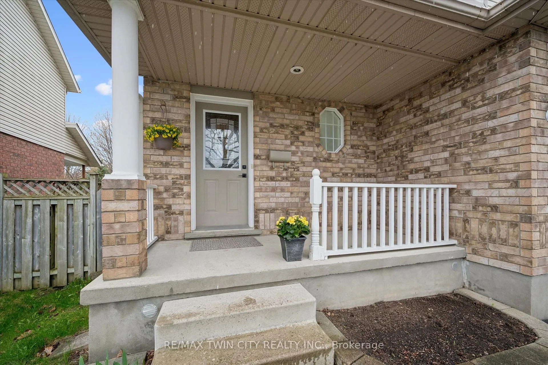 Photo 3 of 116 Kerwood Drive, Cambridge — HOMEH