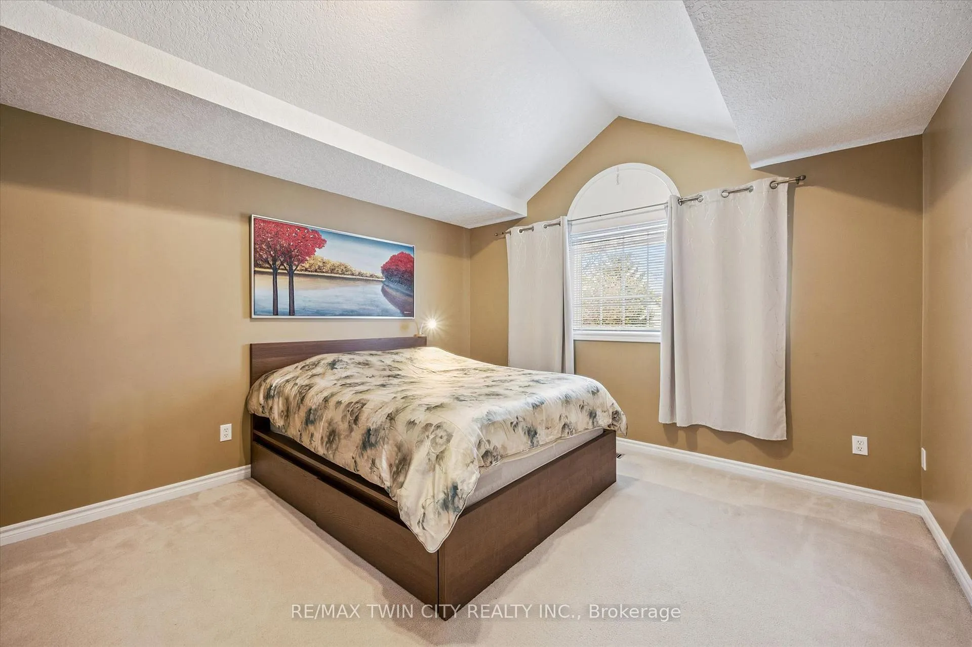 Photo 14 of 116 Kerwood Drive, Cambridge — HOMEH