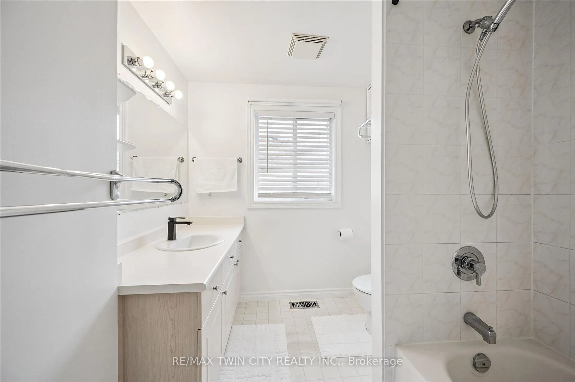 Photo 20 of 116 Kerwood Drive, Cambridge — HOMEH